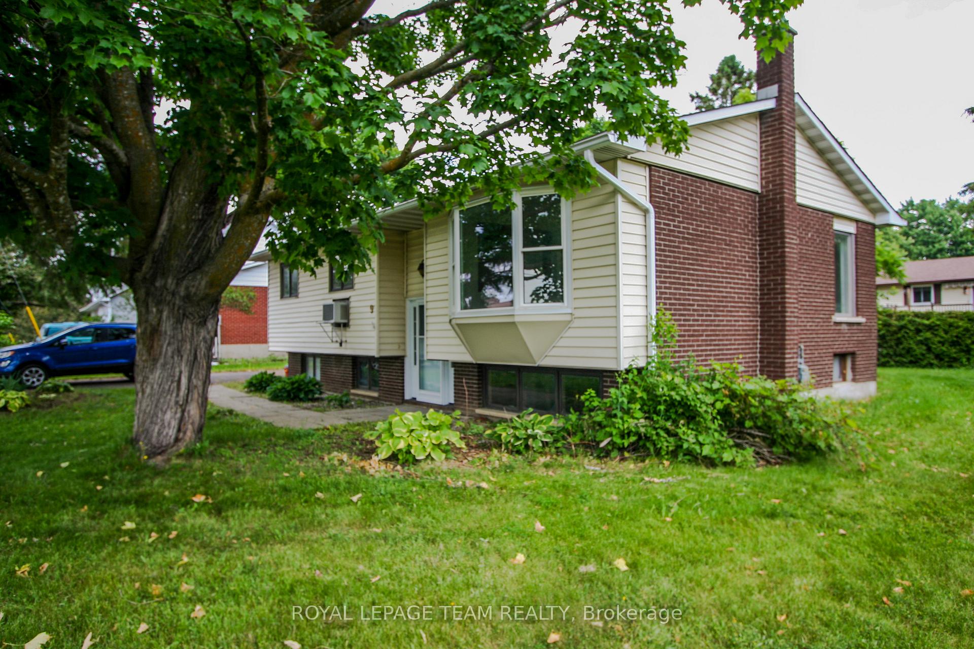 Photo 2 of 9 Martin Street, North Dundas, Chesterville — HOMEH
