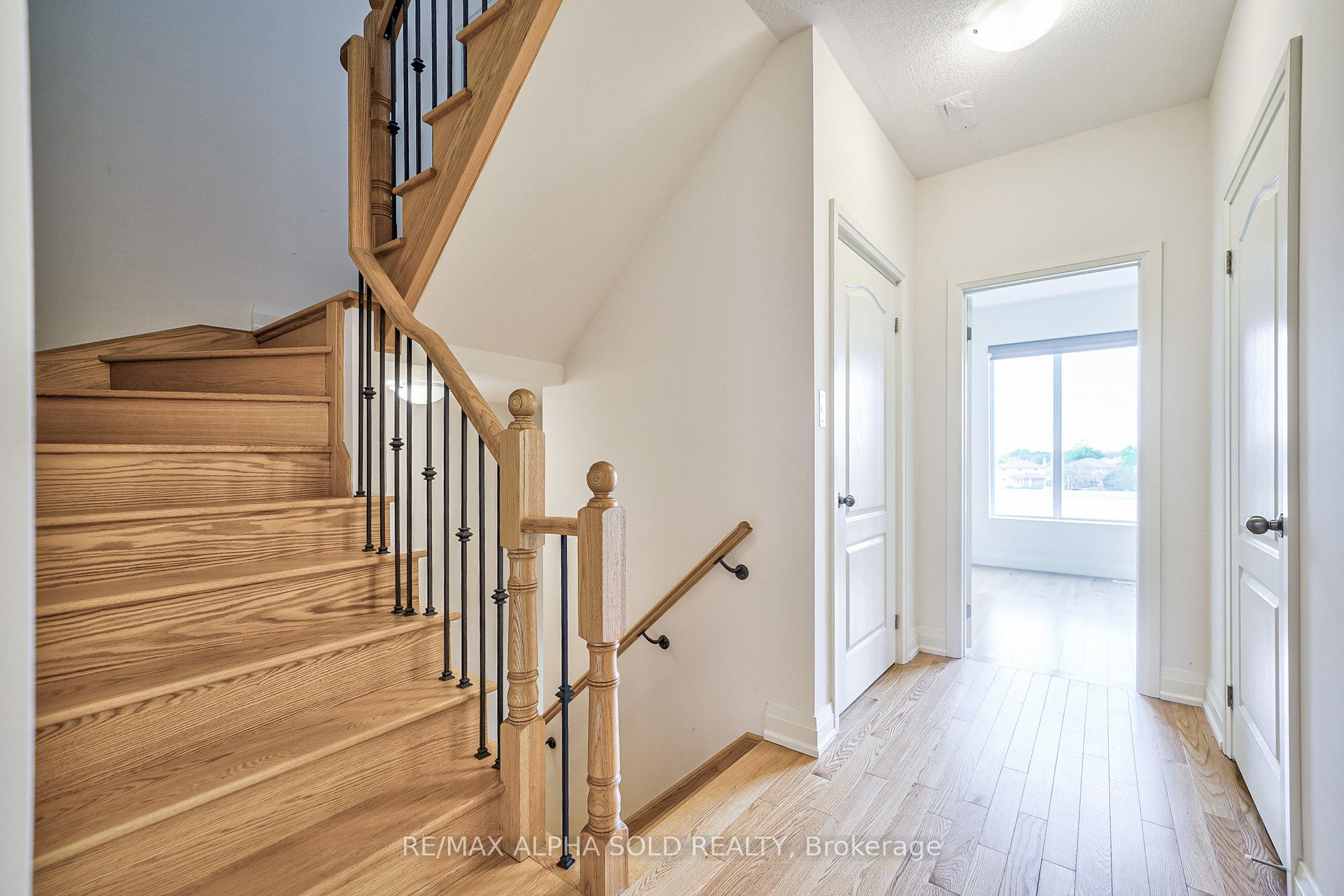 Photo 6 of 10 Teasel Way, Markham, Unionville — HOMEH