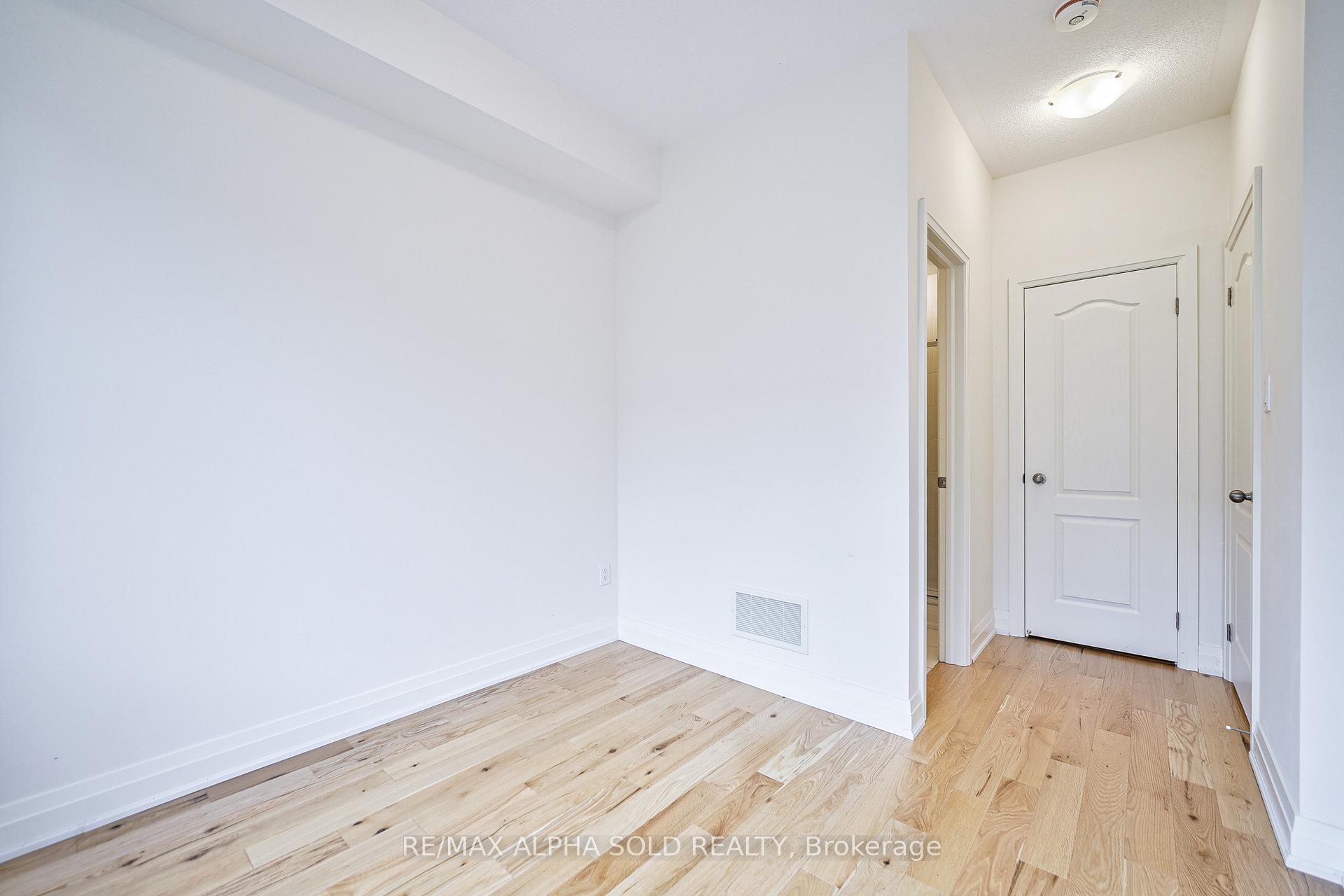 Photo 7 of 10 Teasel Way, Markham, Unionville — HOMEH