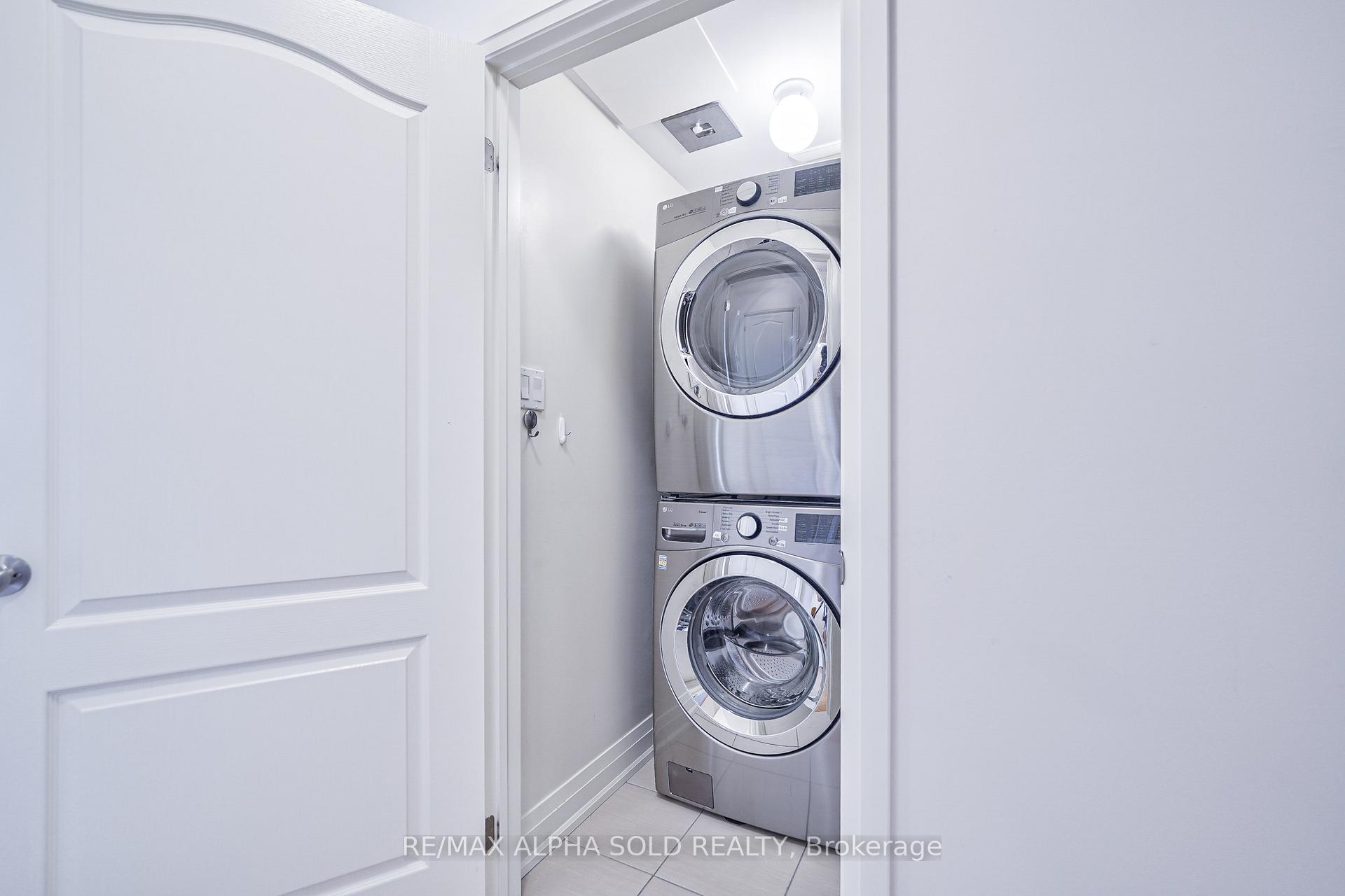 Photo 13 of 10 Teasel Way, Markham, Unionville — HOMEH