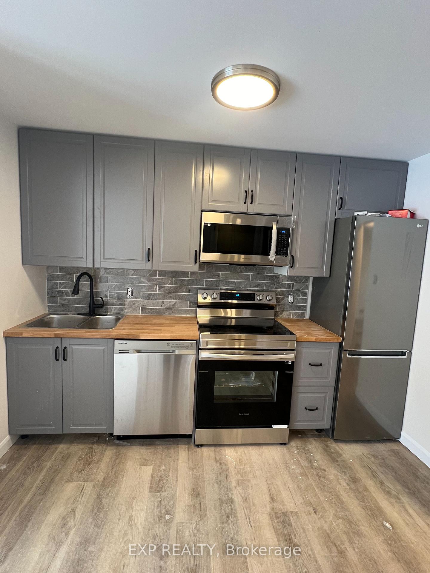 Photo 4 of Unit B, 692 Claude Street, Ottawa, Castle Heights/Rideau High — HOMEH