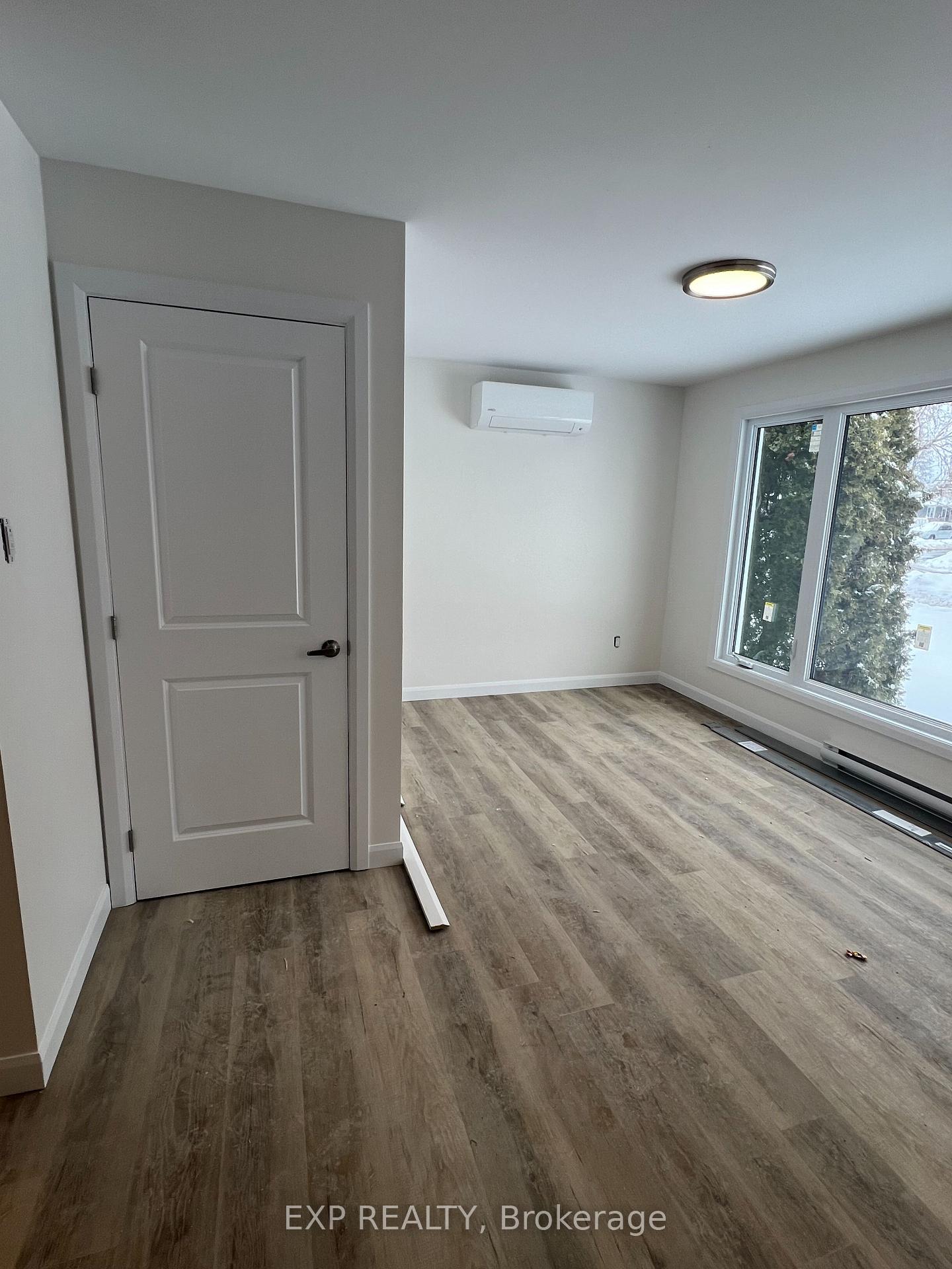 Photo 5 of Unit B, 692 Claude Street, Ottawa, Castle Heights/Rideau High — HOMEH