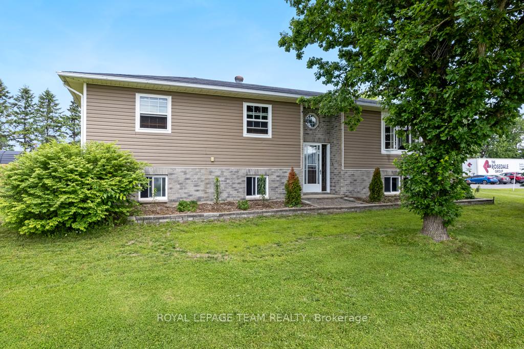 Photo 3 of 2244 Simms Street, North Dundas, North Dundas (Mountain) Twp — HOMEH