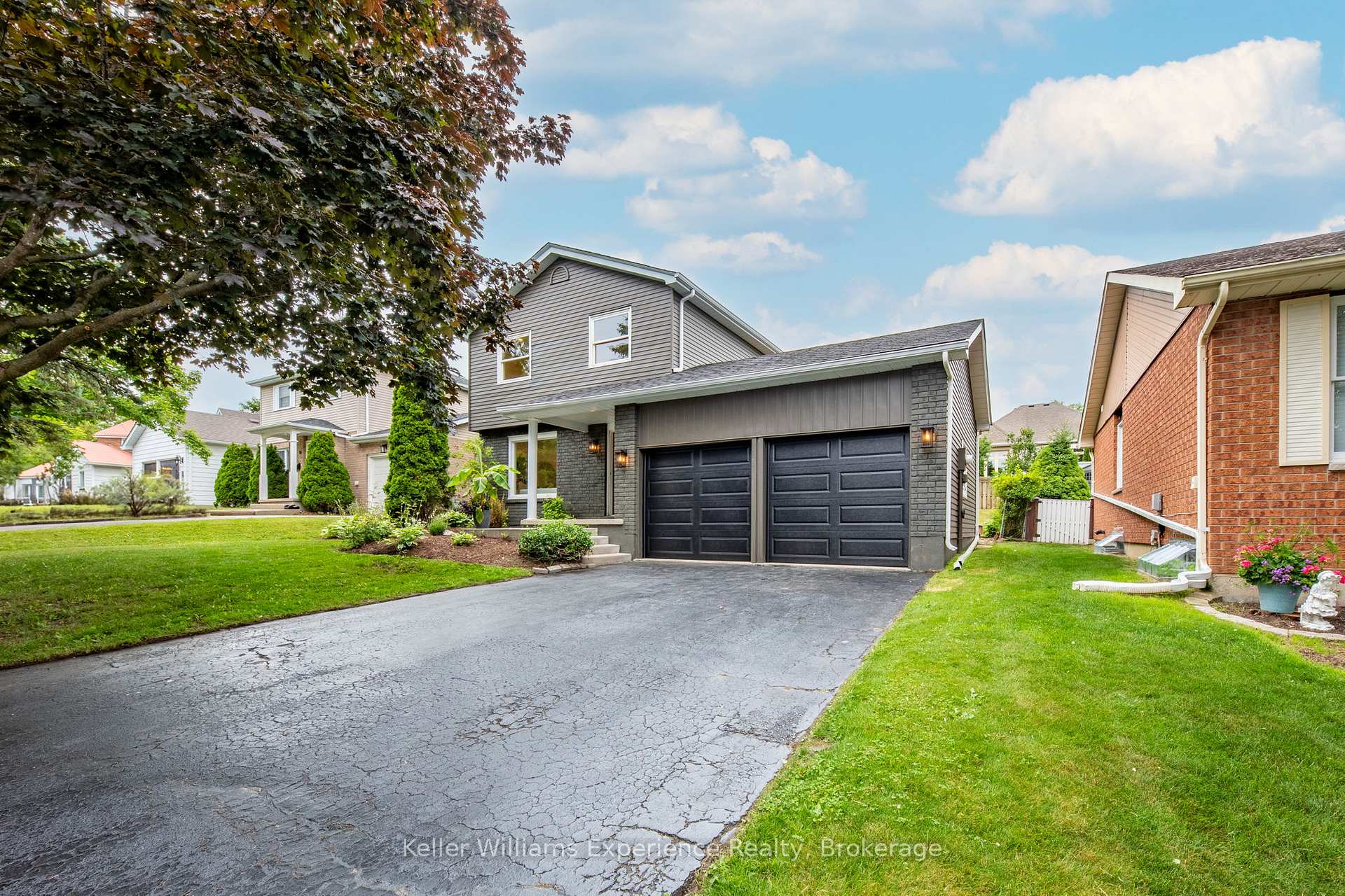 Photo 3 of 14 Mariposa Drive, Orillia — HOMEH