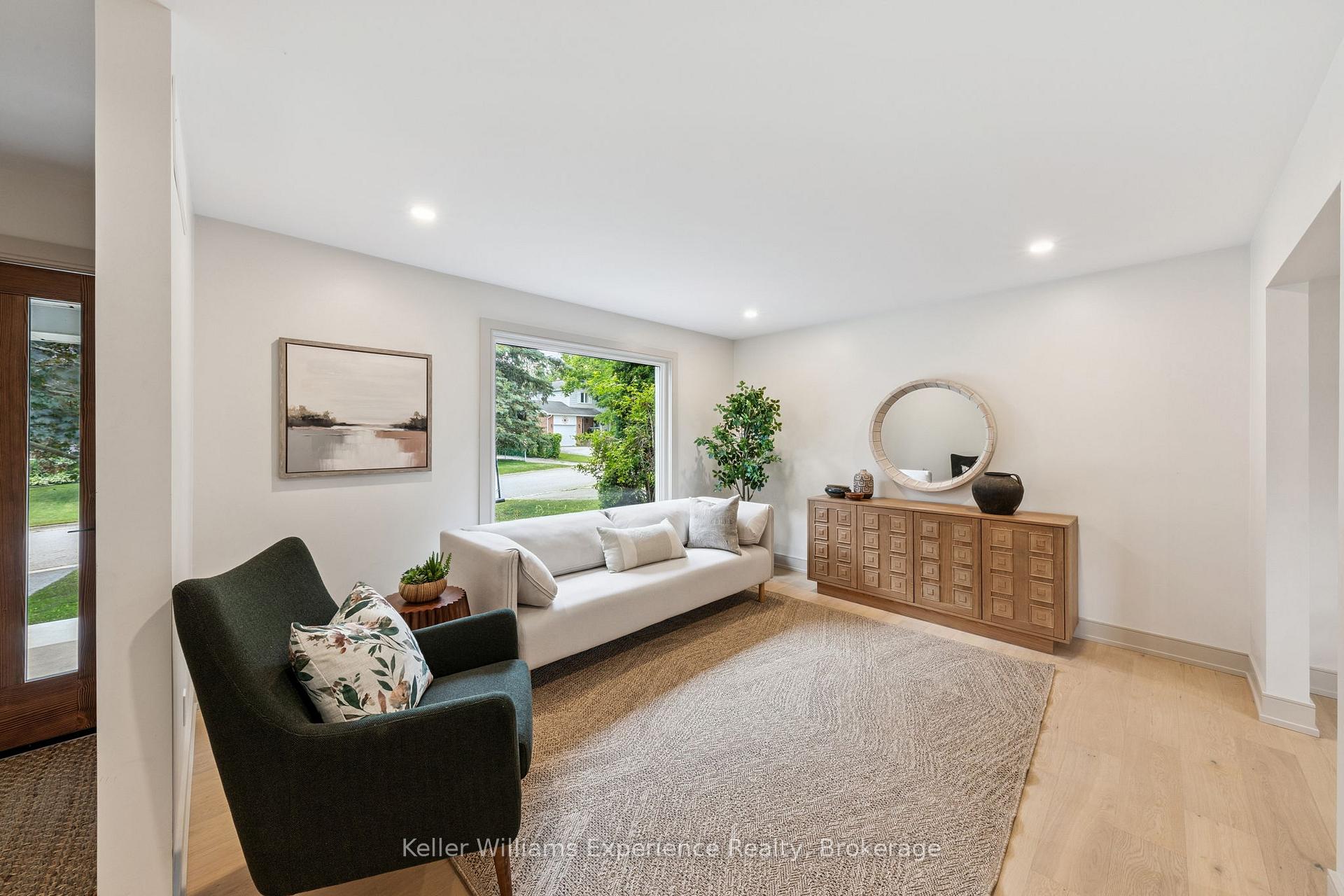 Photo 7 of 14 Mariposa Drive, Orillia — HOMEH
