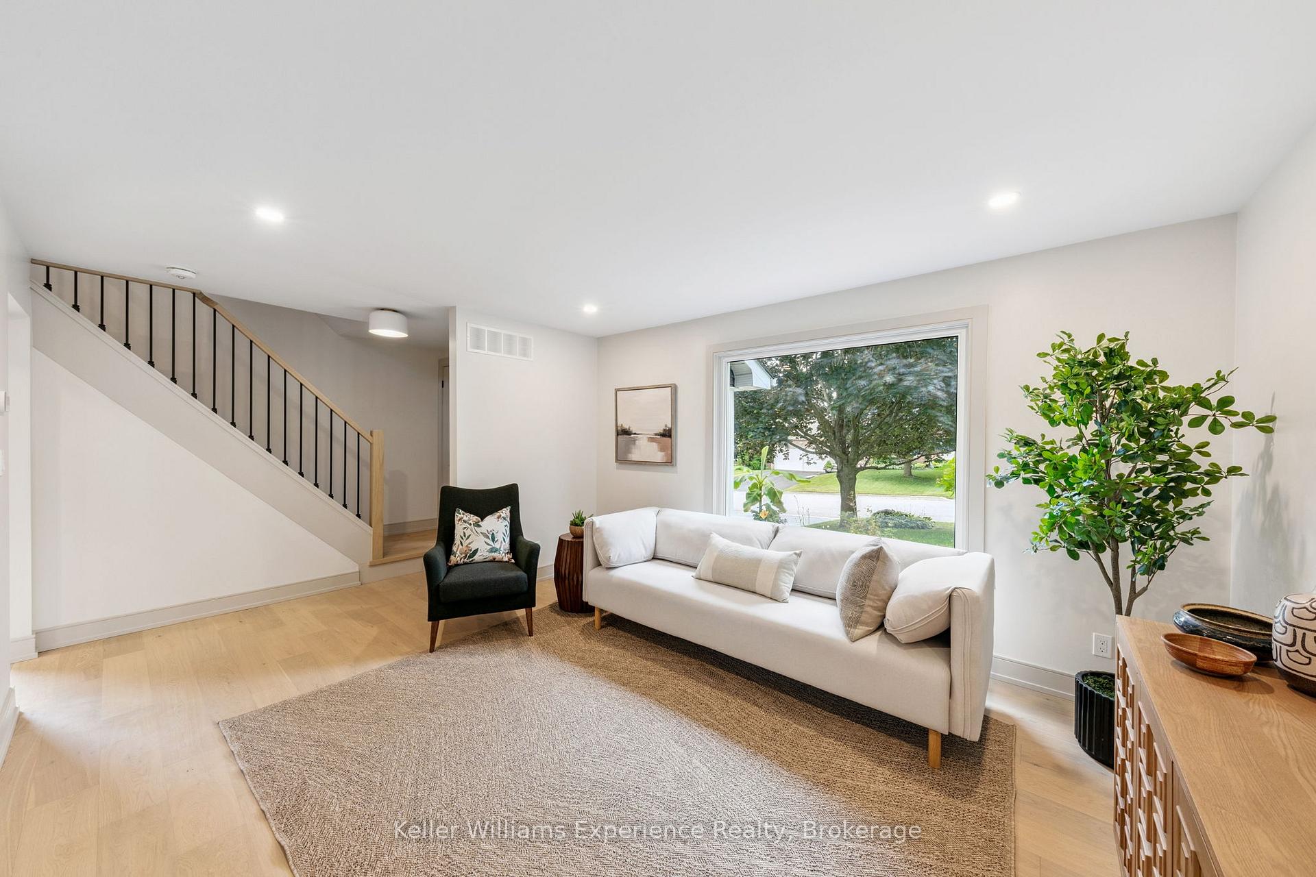 Photo 8 of 14 Mariposa Drive, Orillia — HOMEH