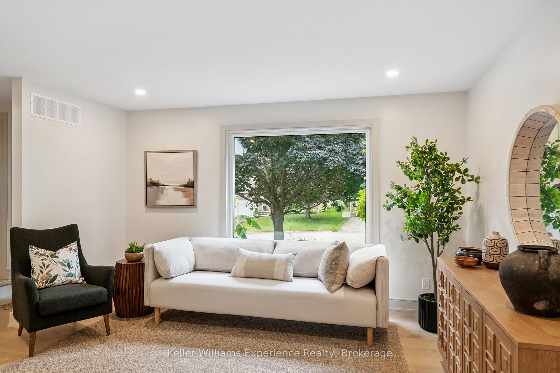 Photo 9 of 14 Mariposa Drive, Orillia — HOMEH