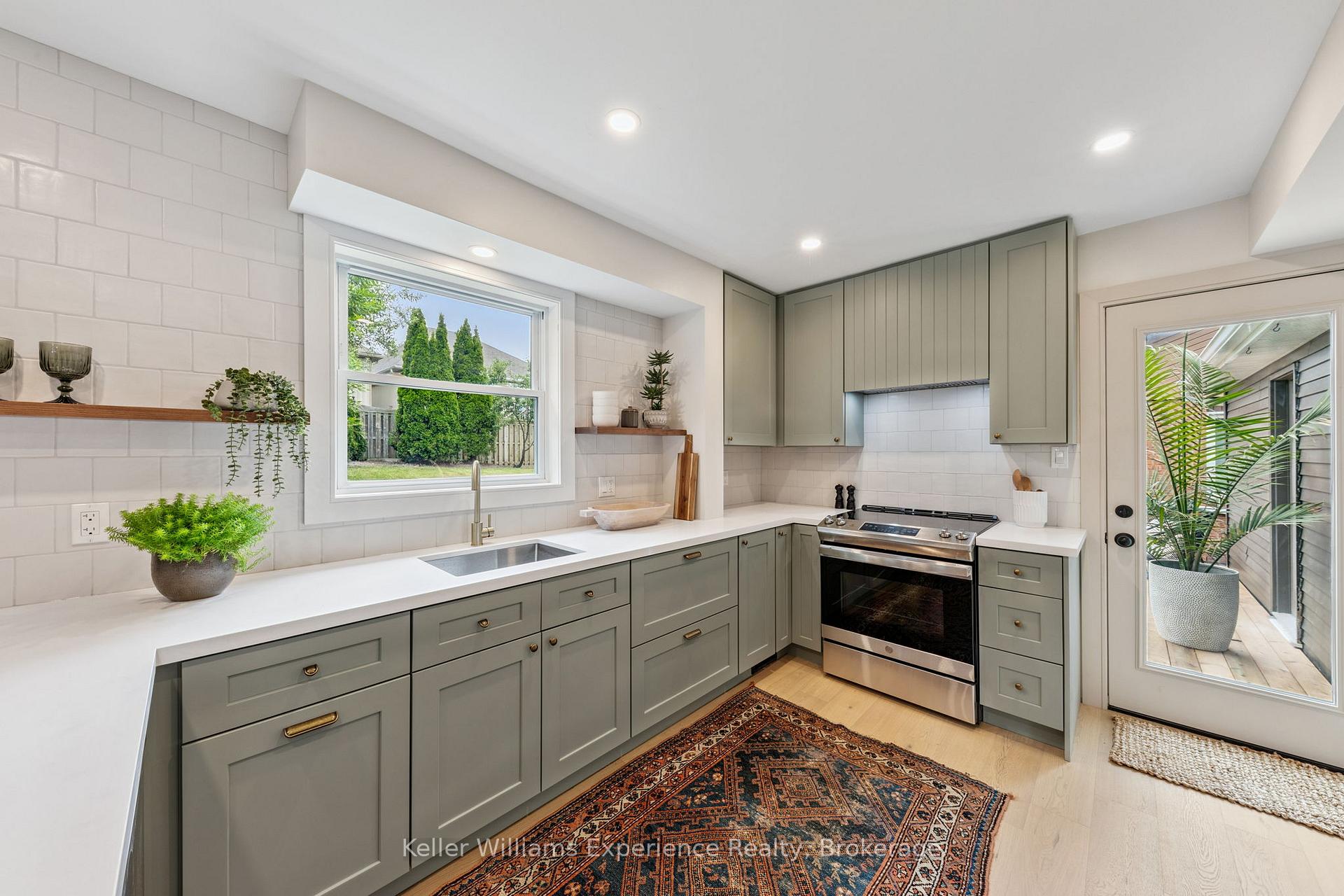 Photo 15 of 14 Mariposa Drive, Orillia — HOMEH