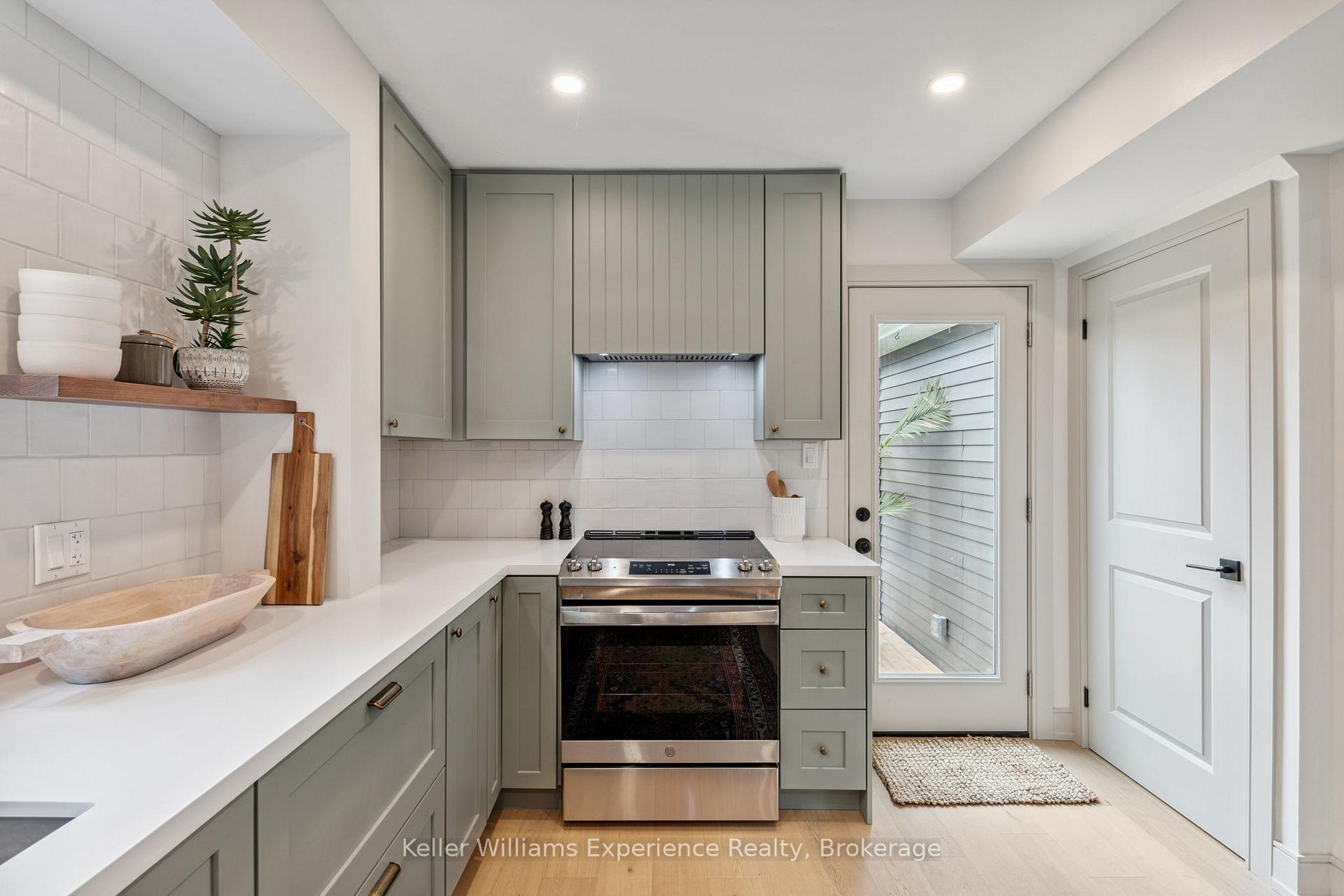 Photo 16 of 14 Mariposa Drive, Orillia — HOMEH