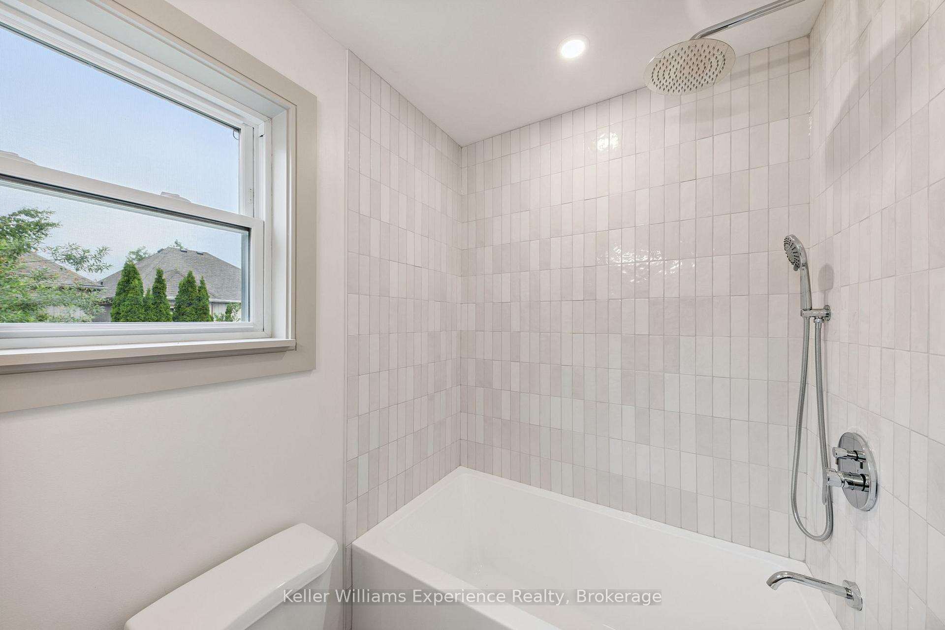 Photo 23 of 14 Mariposa Drive, Orillia — HOMEH