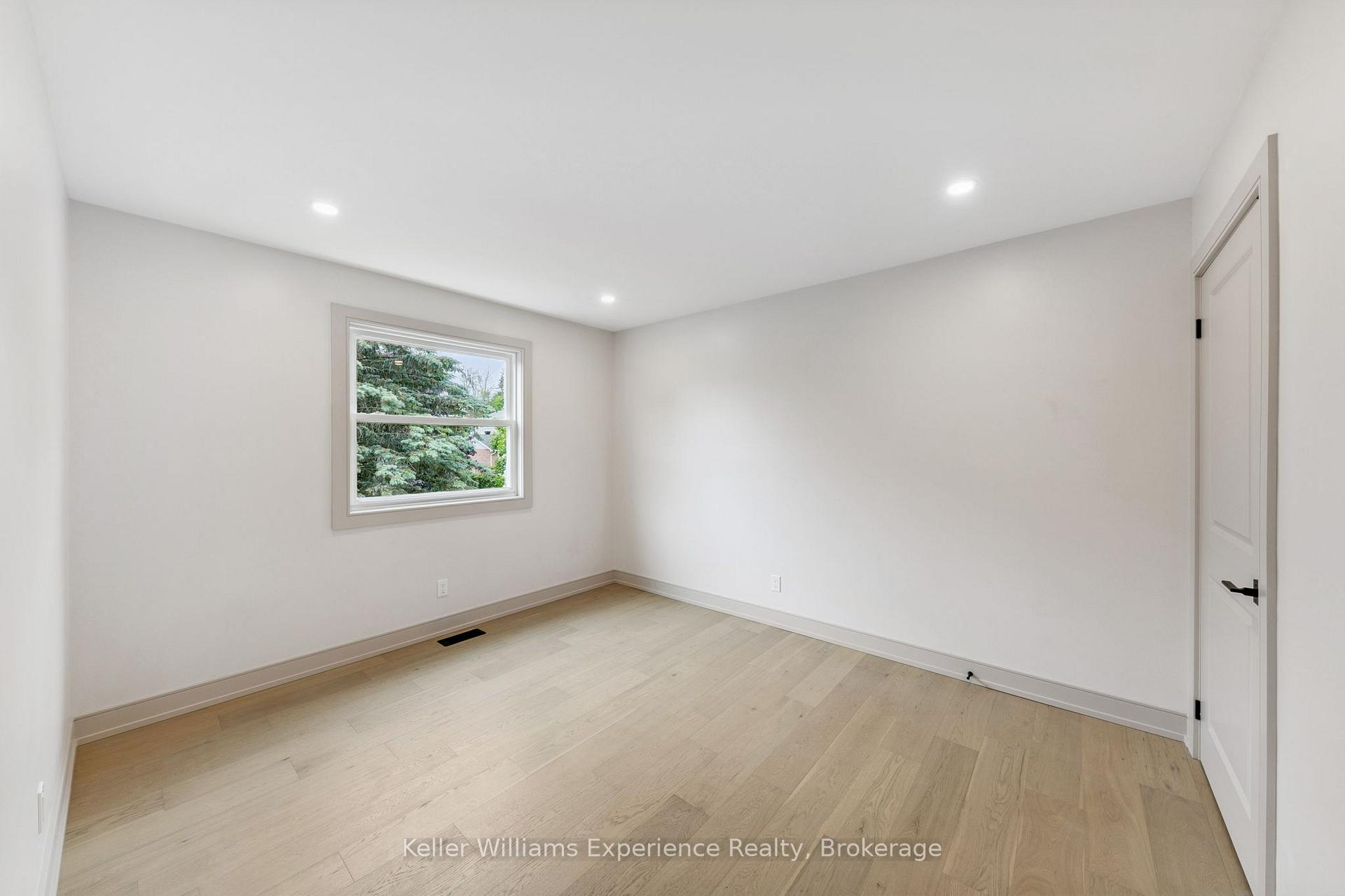 Photo 25 of 14 Mariposa Drive, Orillia — HOMEH