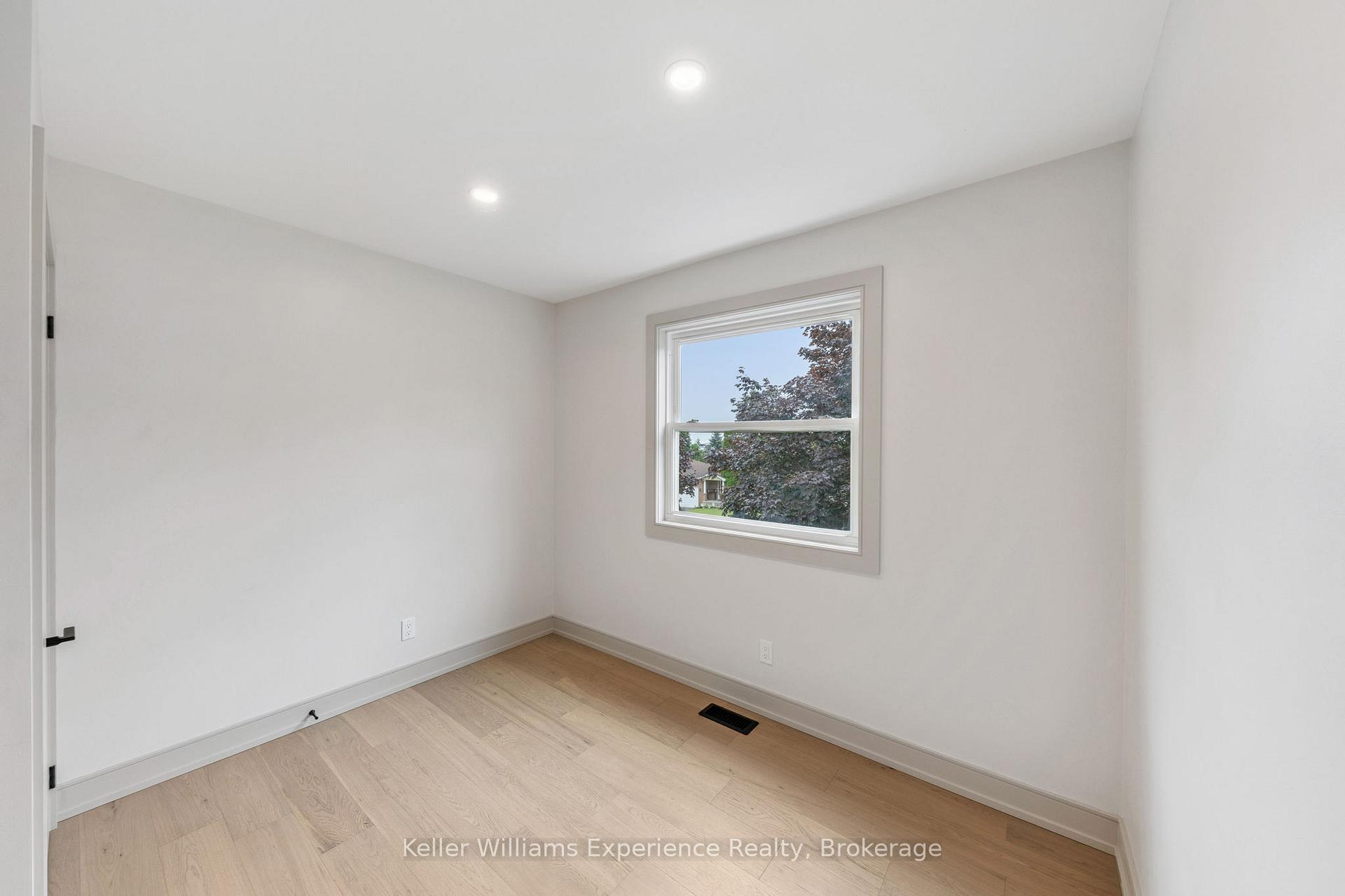 Photo 29 of 14 Mariposa Drive, Orillia — HOMEH