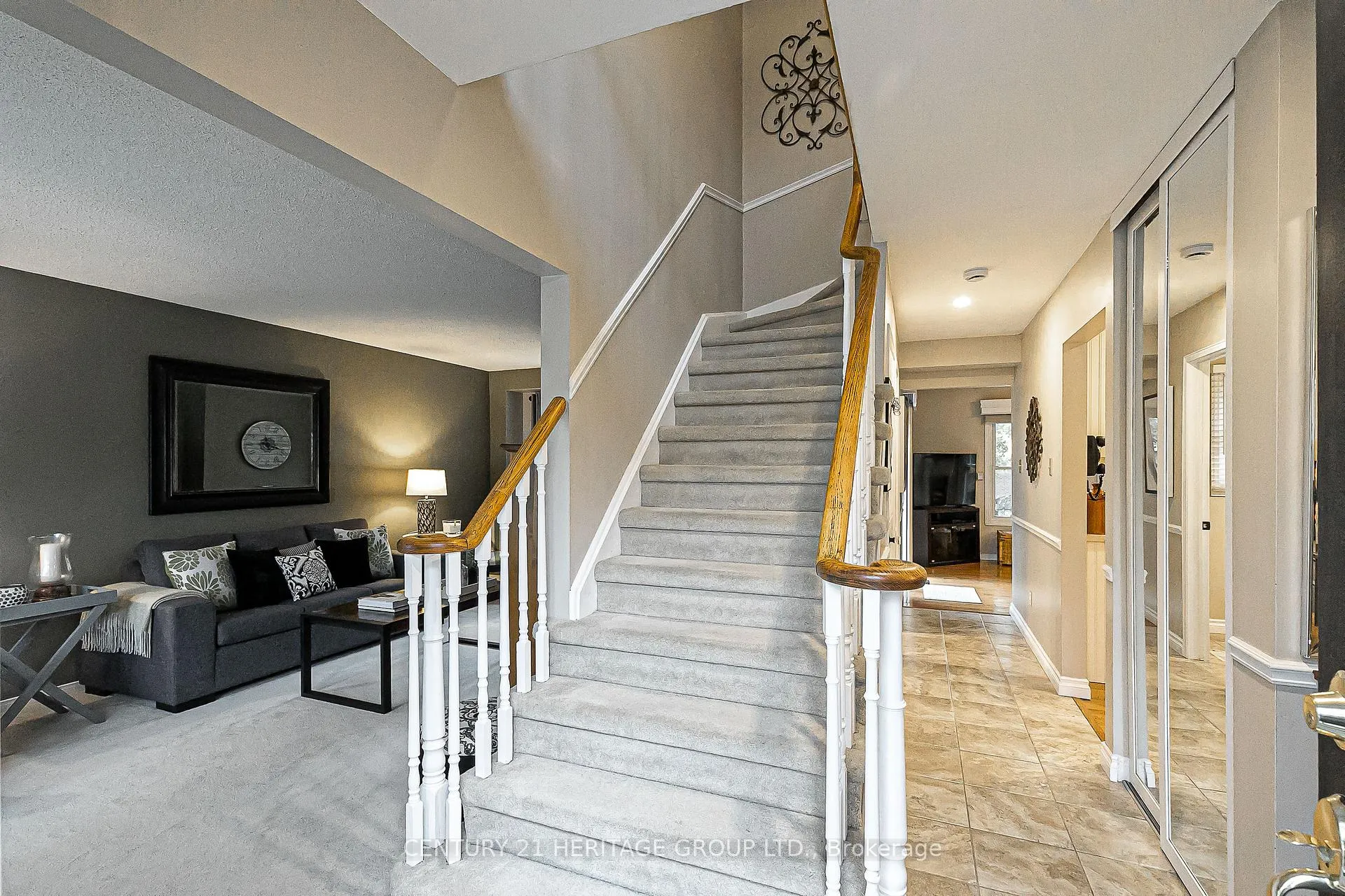 Photo 4 of 124 John Bowser Crescent, Newmarket, Glenway Estates — HOMEH