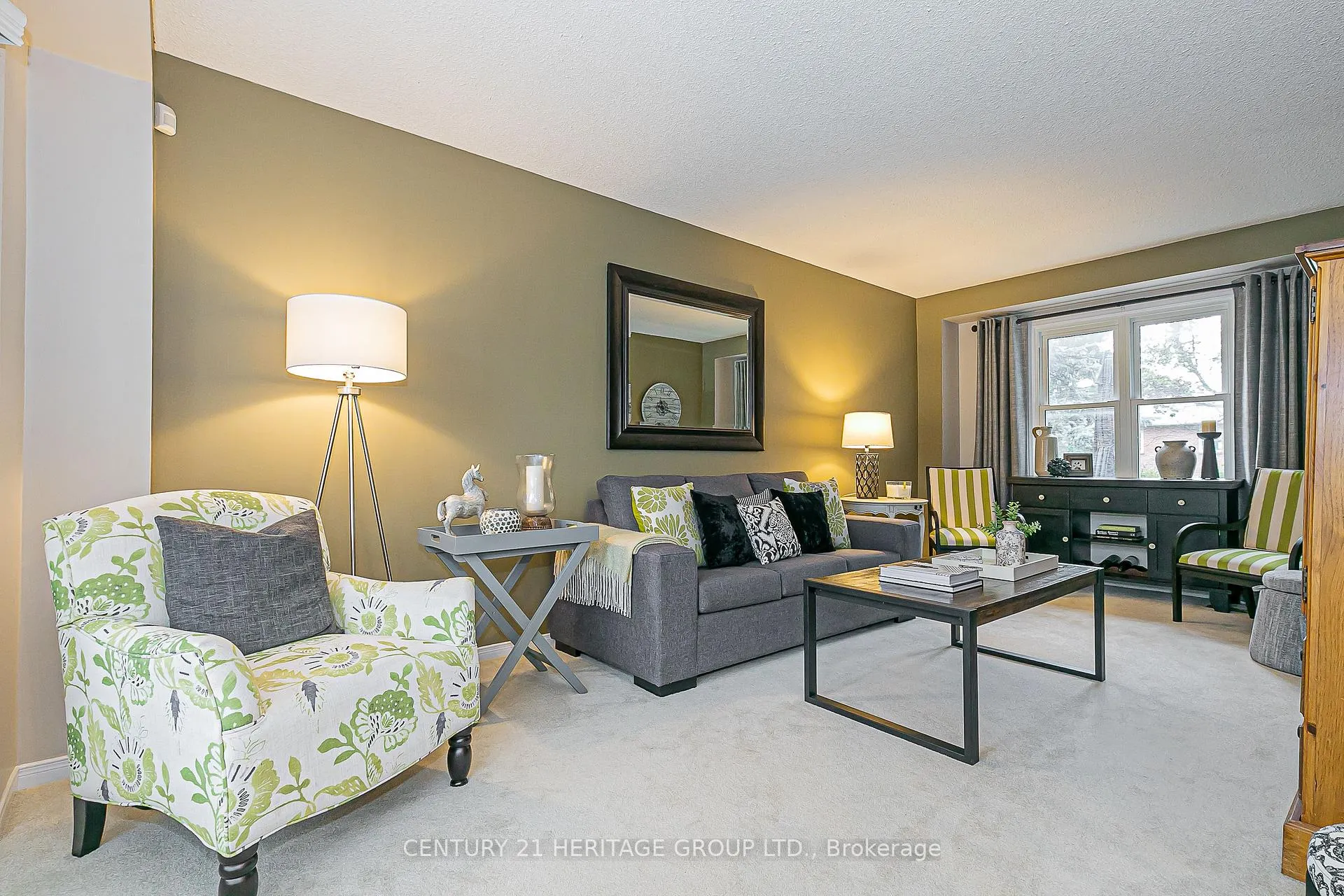Photo 5 of 124 John Bowser Crescent, Newmarket, Glenway Estates — HOMEH