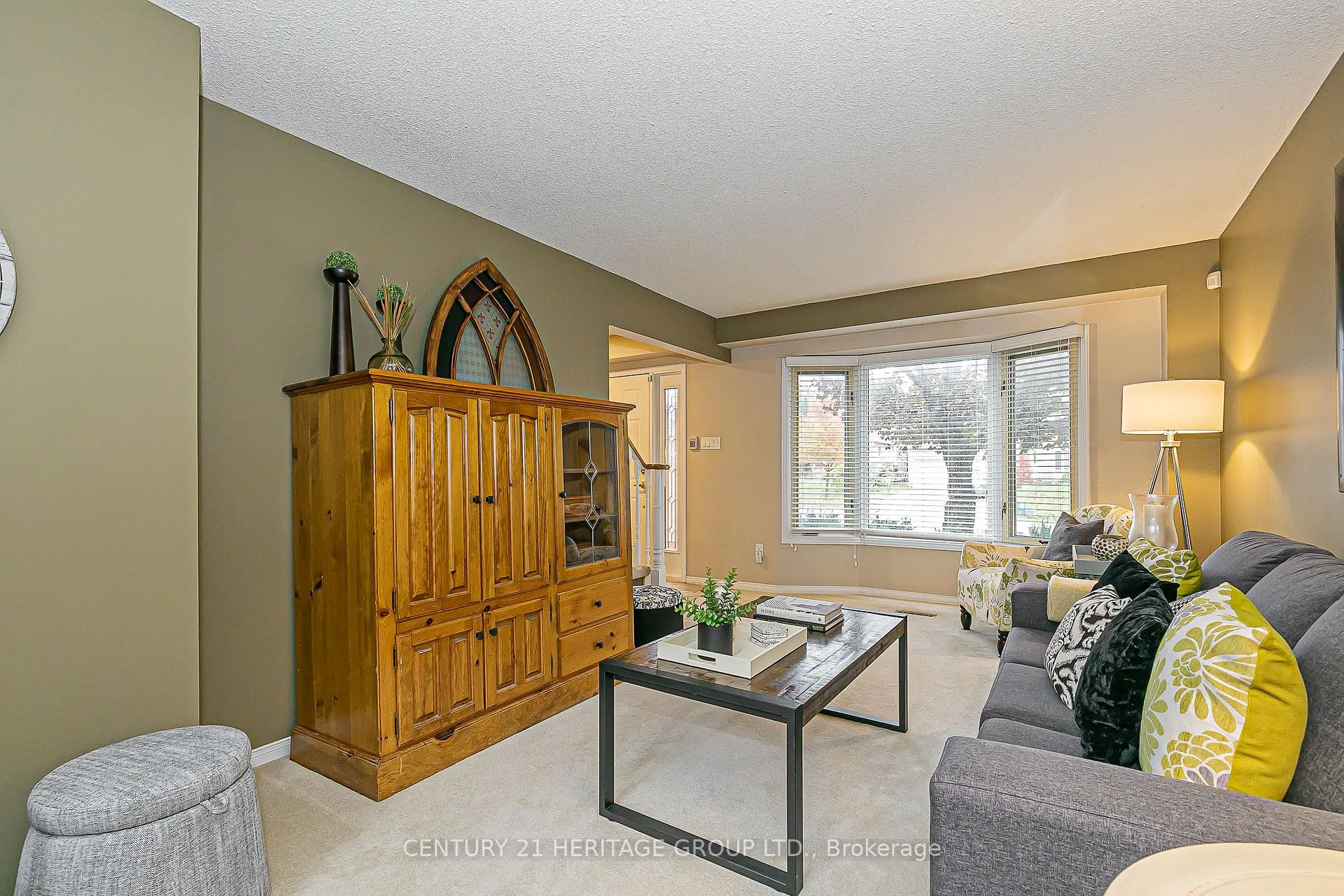 Photo 6 of 124 John Bowser Crescent, Newmarket, Glenway Estates — HOMEH