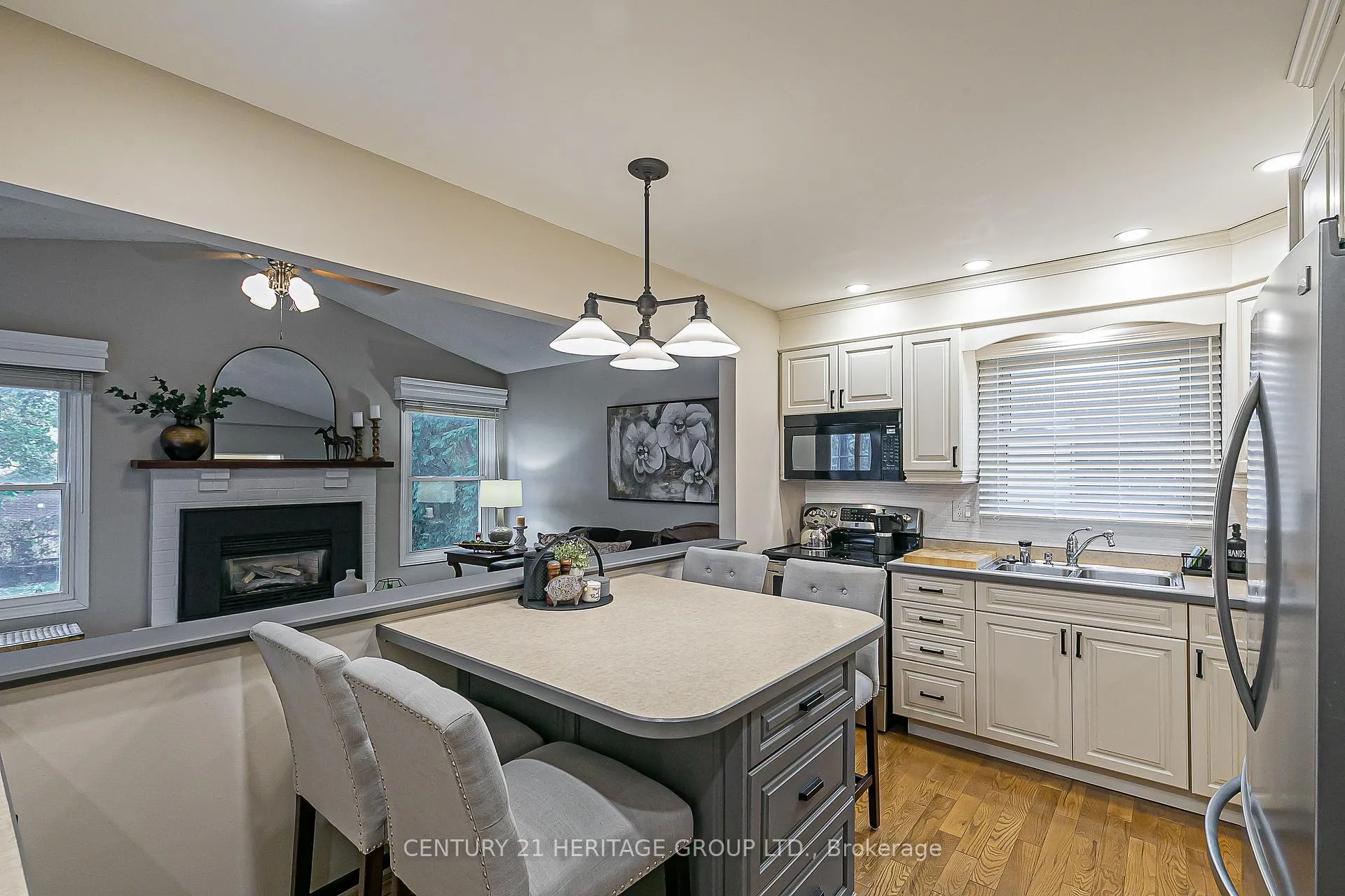 Photo 10 of 124 John Bowser Crescent, Newmarket, Glenway Estates — HOMEH