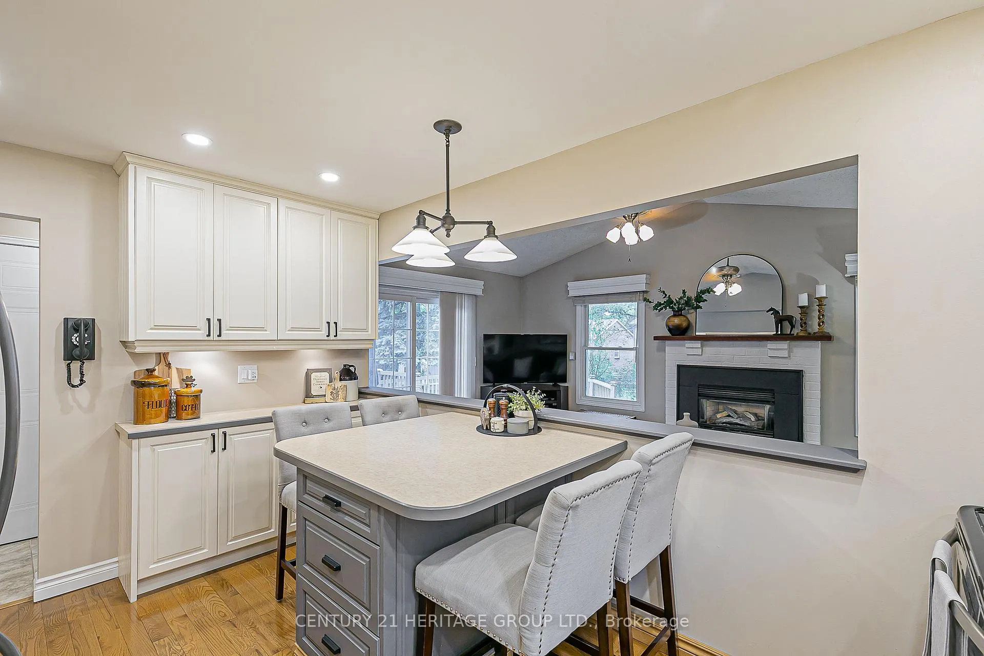 Photo 11 of 124 John Bowser Crescent, Newmarket, Glenway Estates — HOMEH