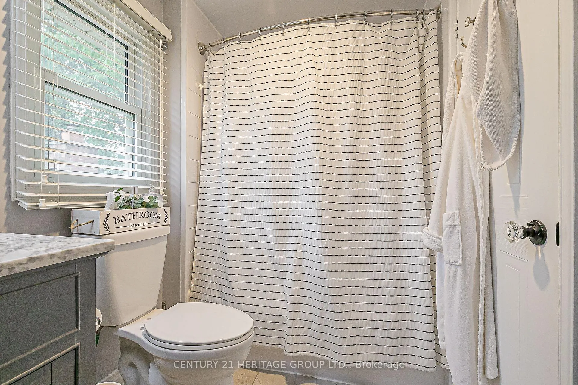 Photo 18 of 124 John Bowser Crescent, Newmarket, Glenway Estates — HOMEH