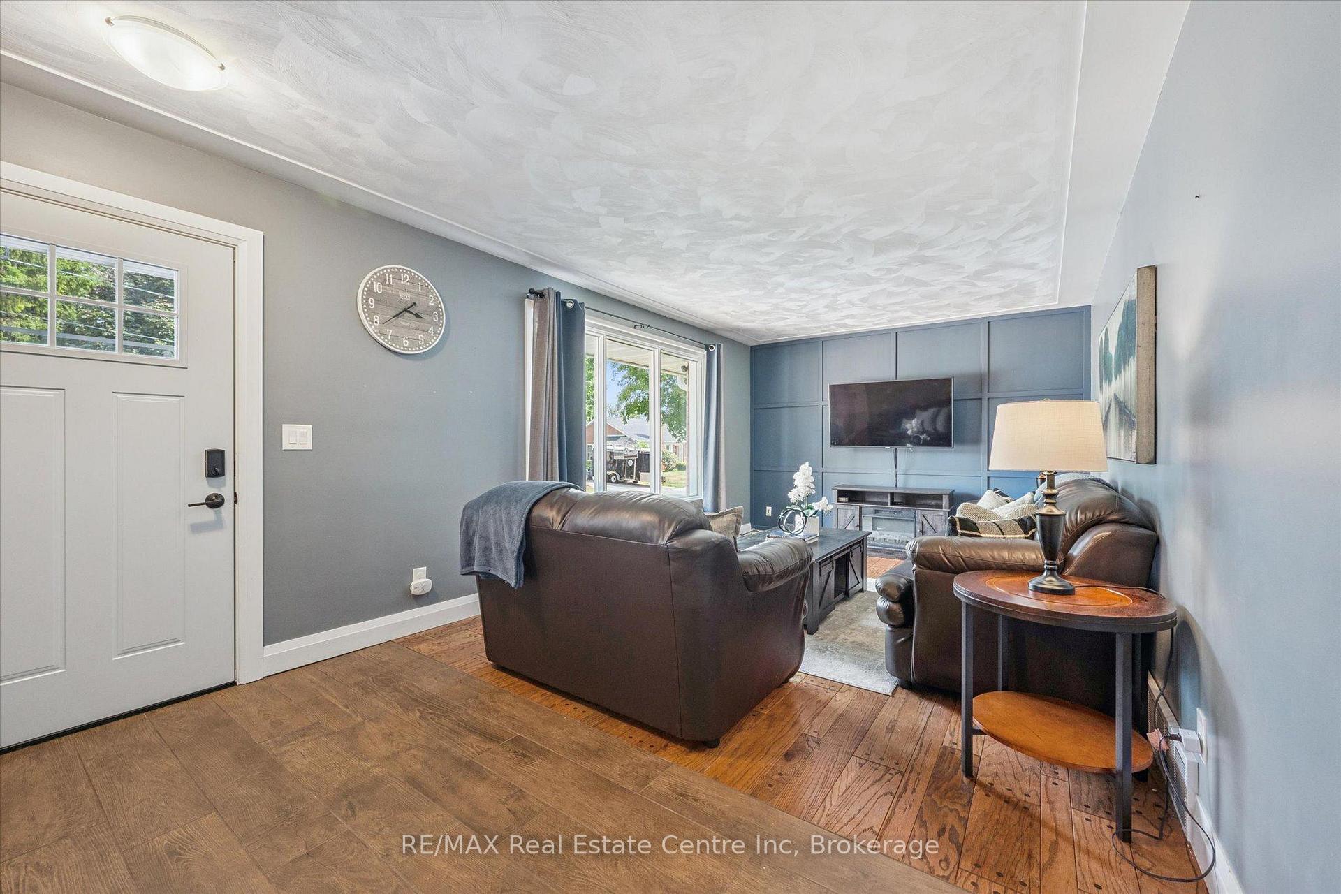 Photo 3 of 437 Davidson Avenue S, North Perth, Listowel — HOMEH