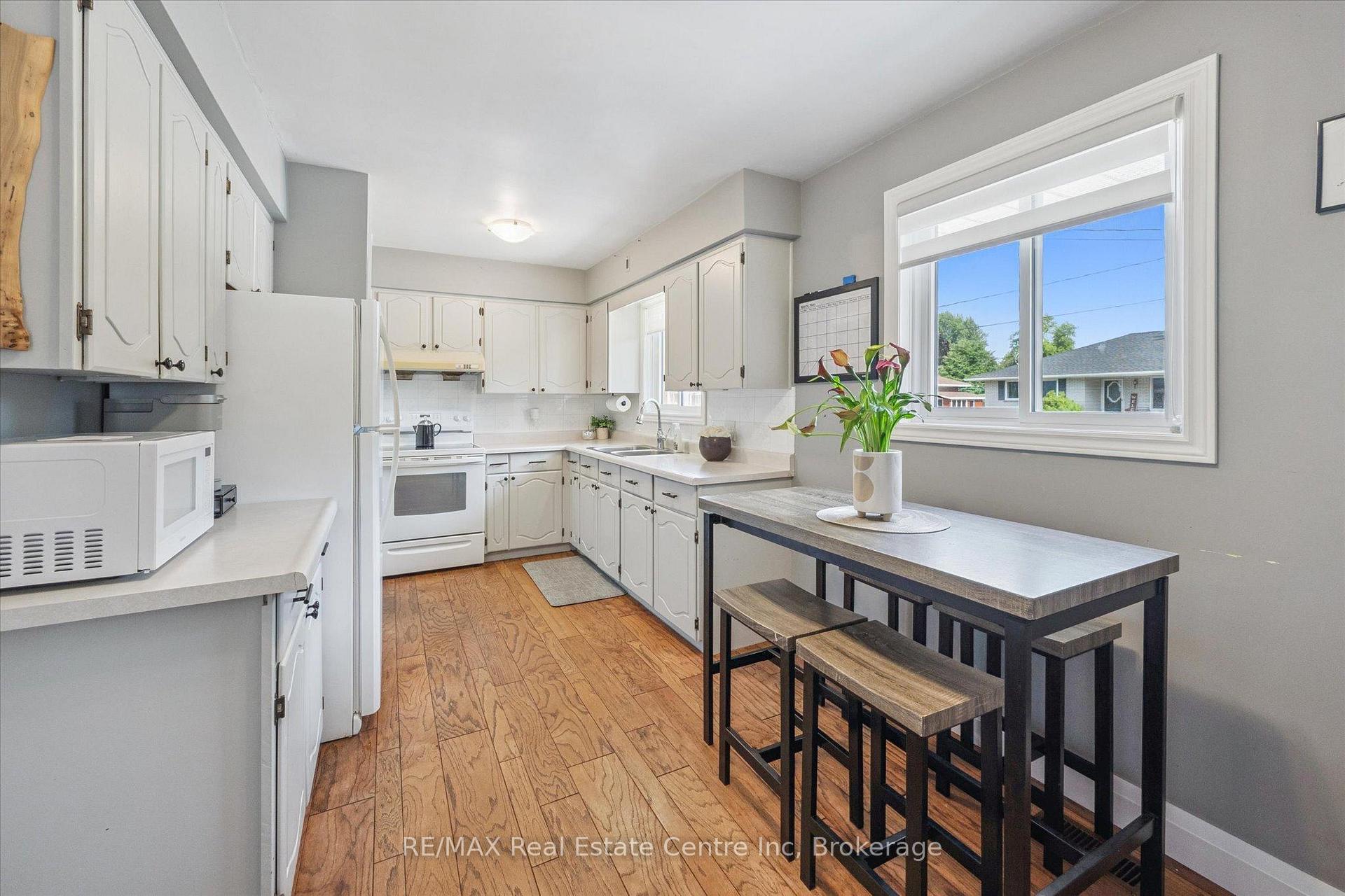 Photo 5 of 437 Davidson Avenue S, North Perth, Listowel — HOMEH