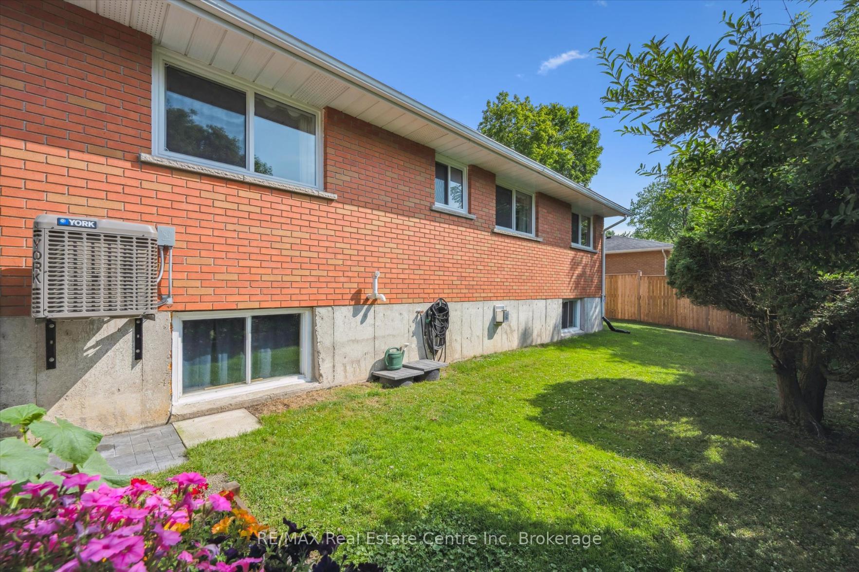 Photo 19 of 437 Davidson Avenue S, North Perth, Listowel — HOMEH