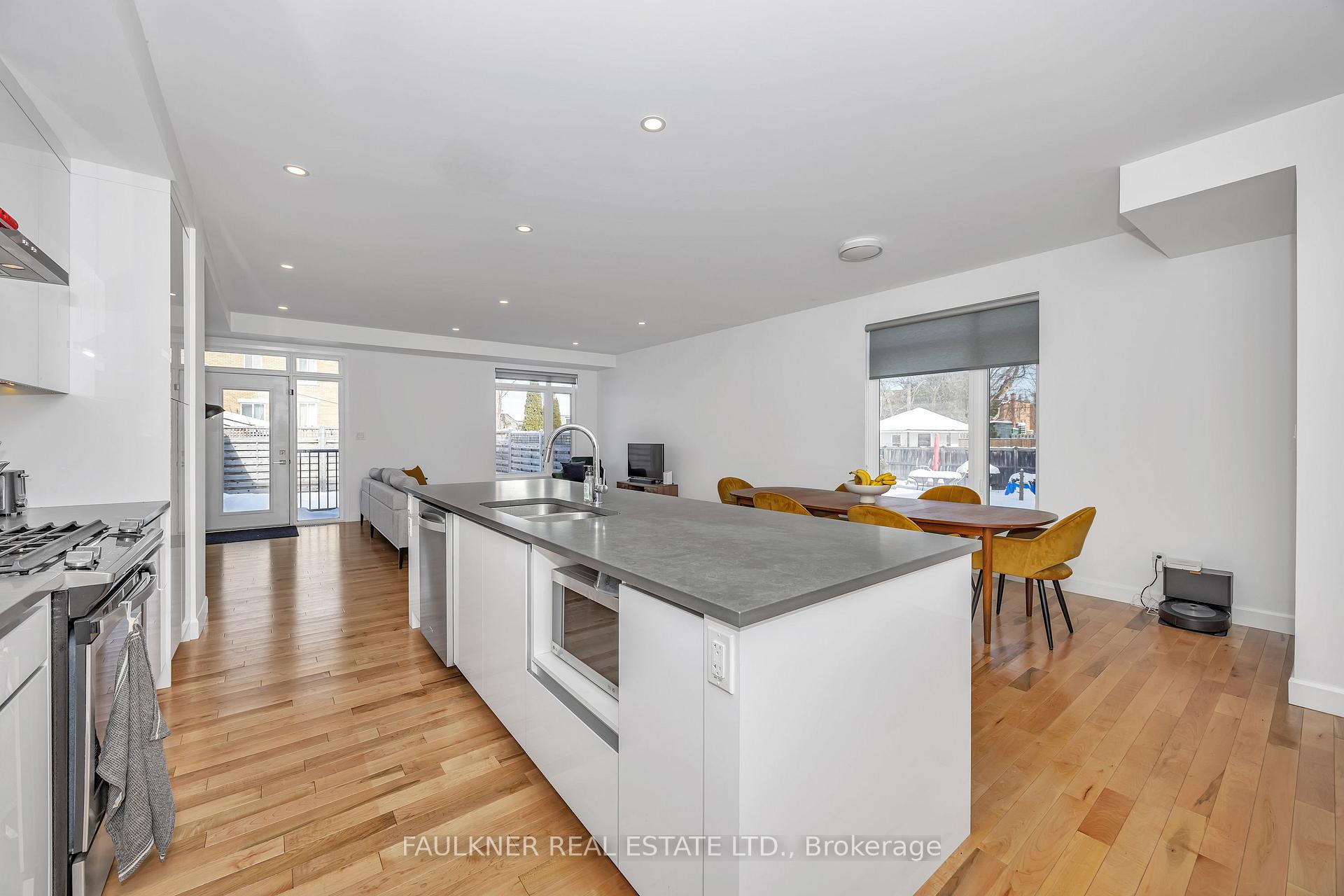 Photo 6 of Unit A, 143 Columbus Avenue, Ottawa, Overbrook/Castle Heights — HOMEH