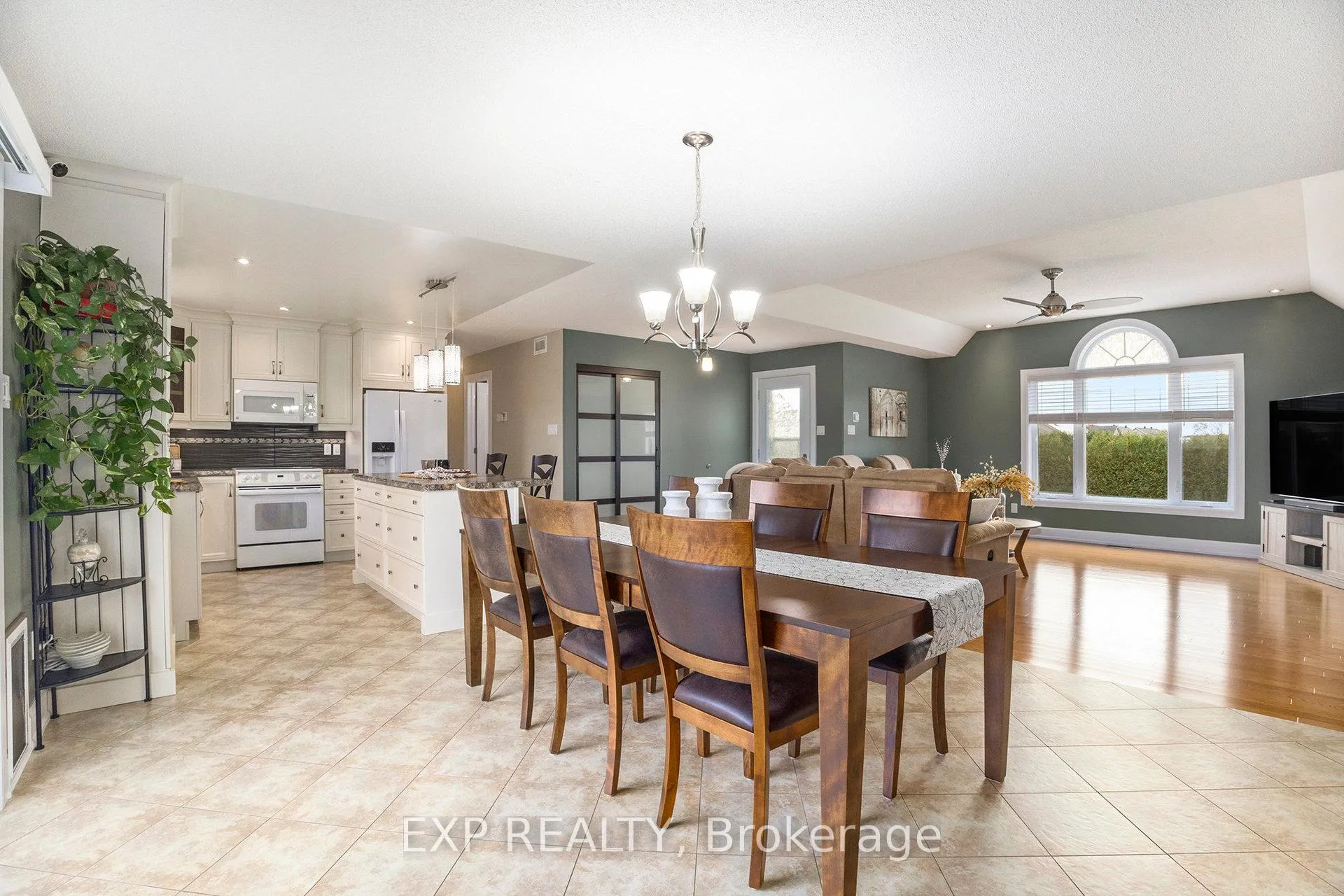 Photo 14 of 2003 Farisita Drive, Ottawa, Vars Village — HOMEH
