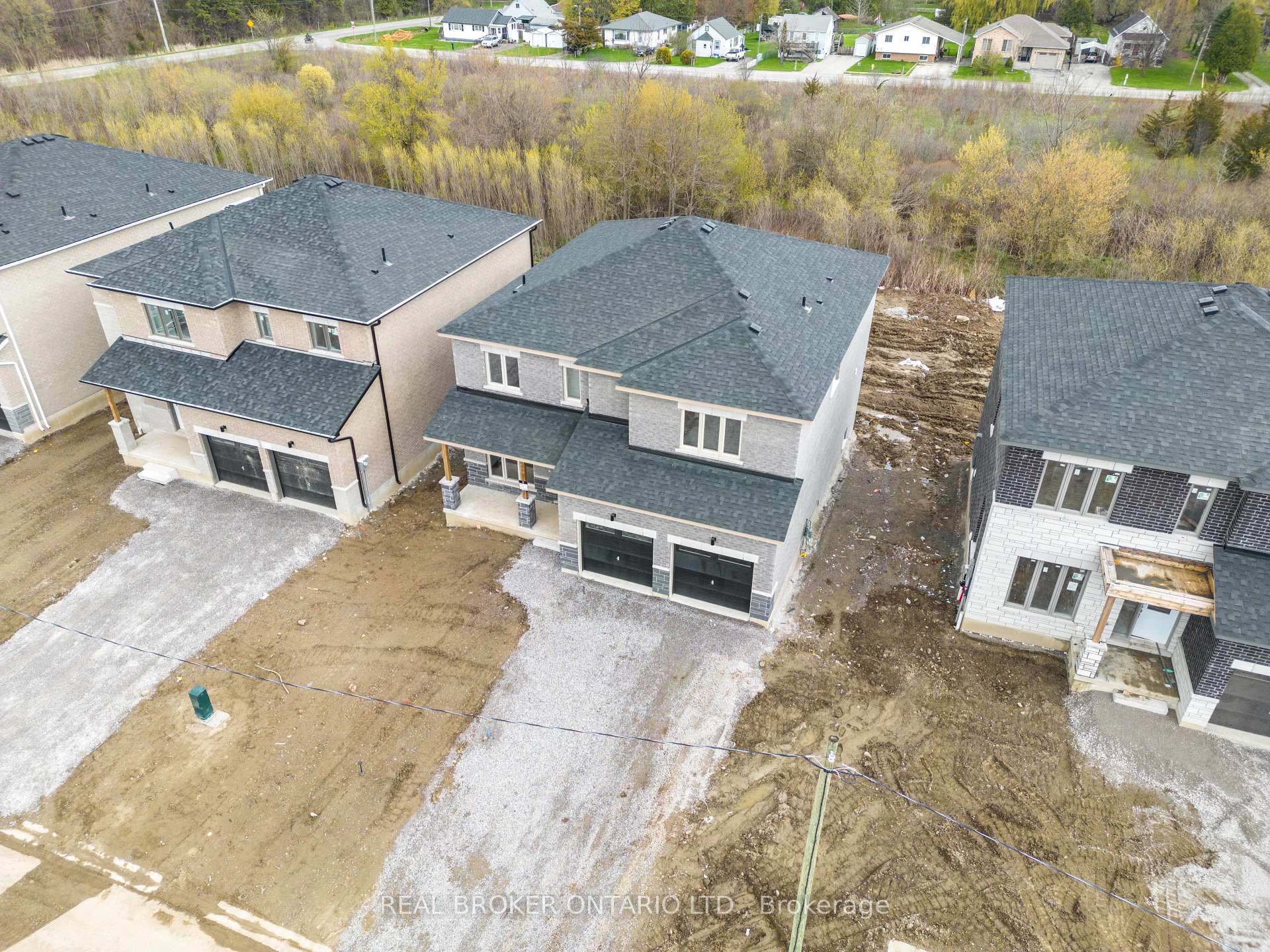 Photo 2 of 27 Butternut Drive, Norfolk, Simcoe — HOMEH