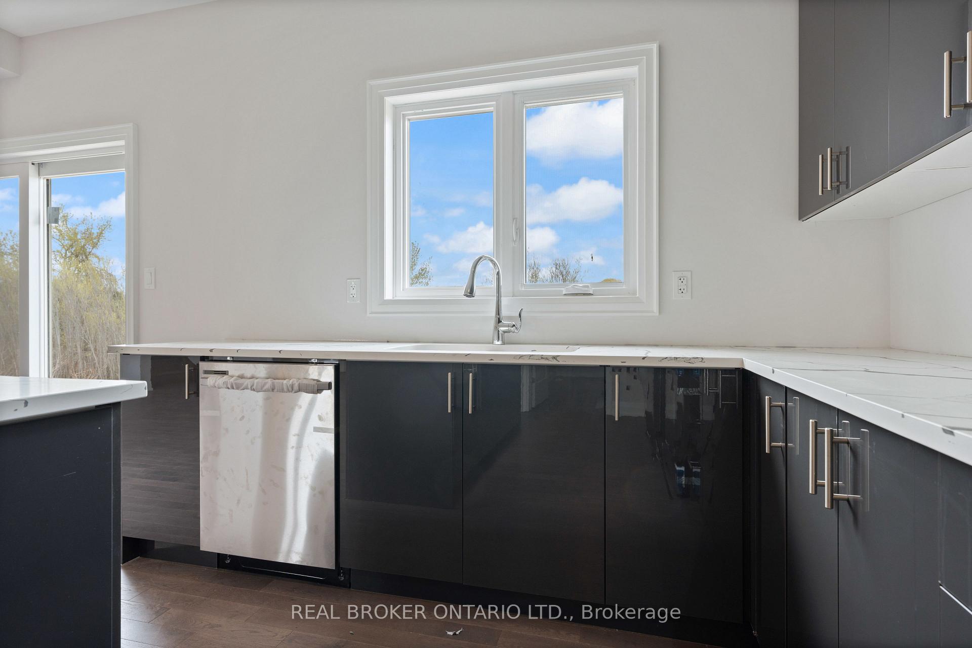 Photo 10 of 27 Butternut Drive, Norfolk, Simcoe — HOMEH