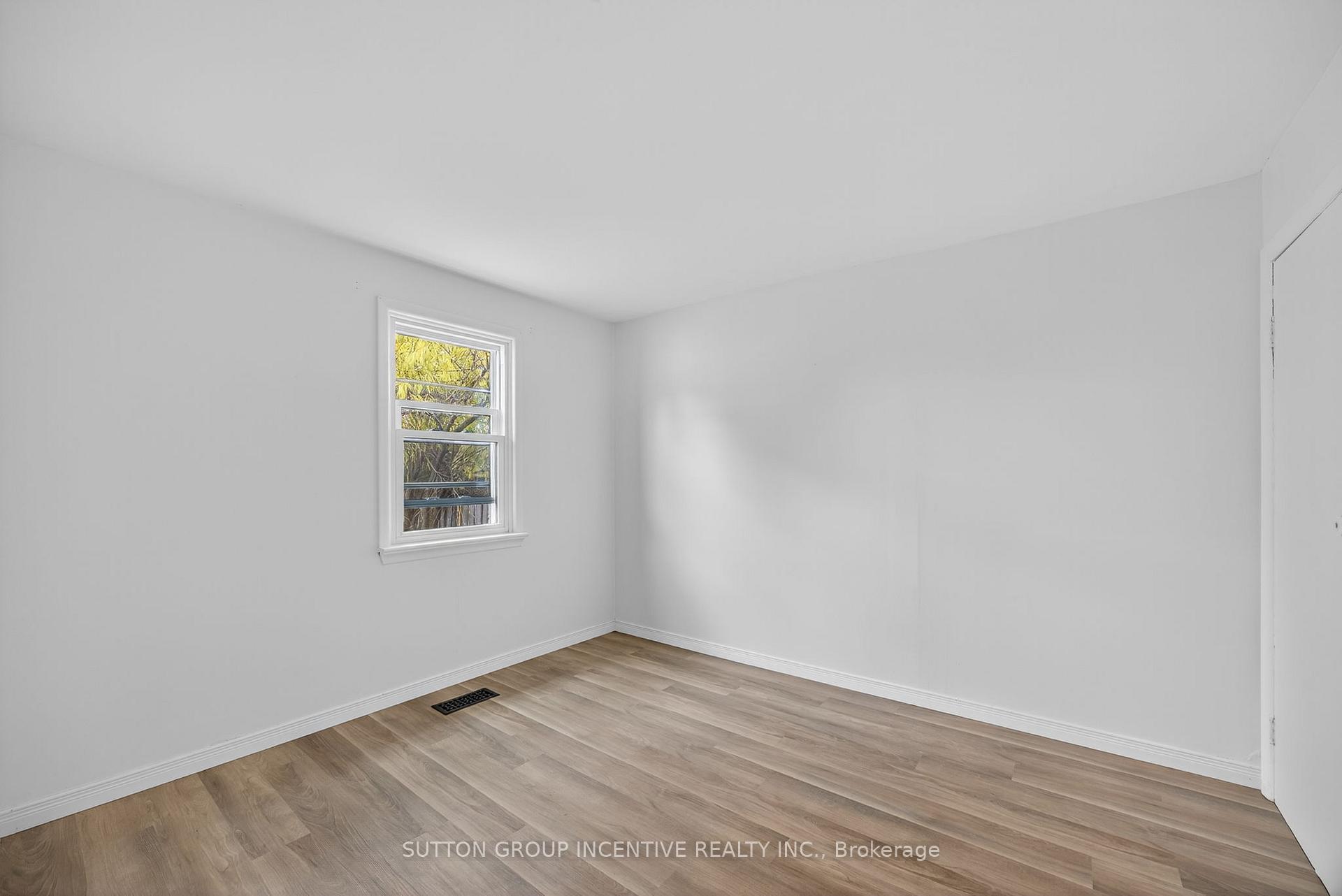 Photo 15 of 2 Derby Street, Orillia — HOMEH