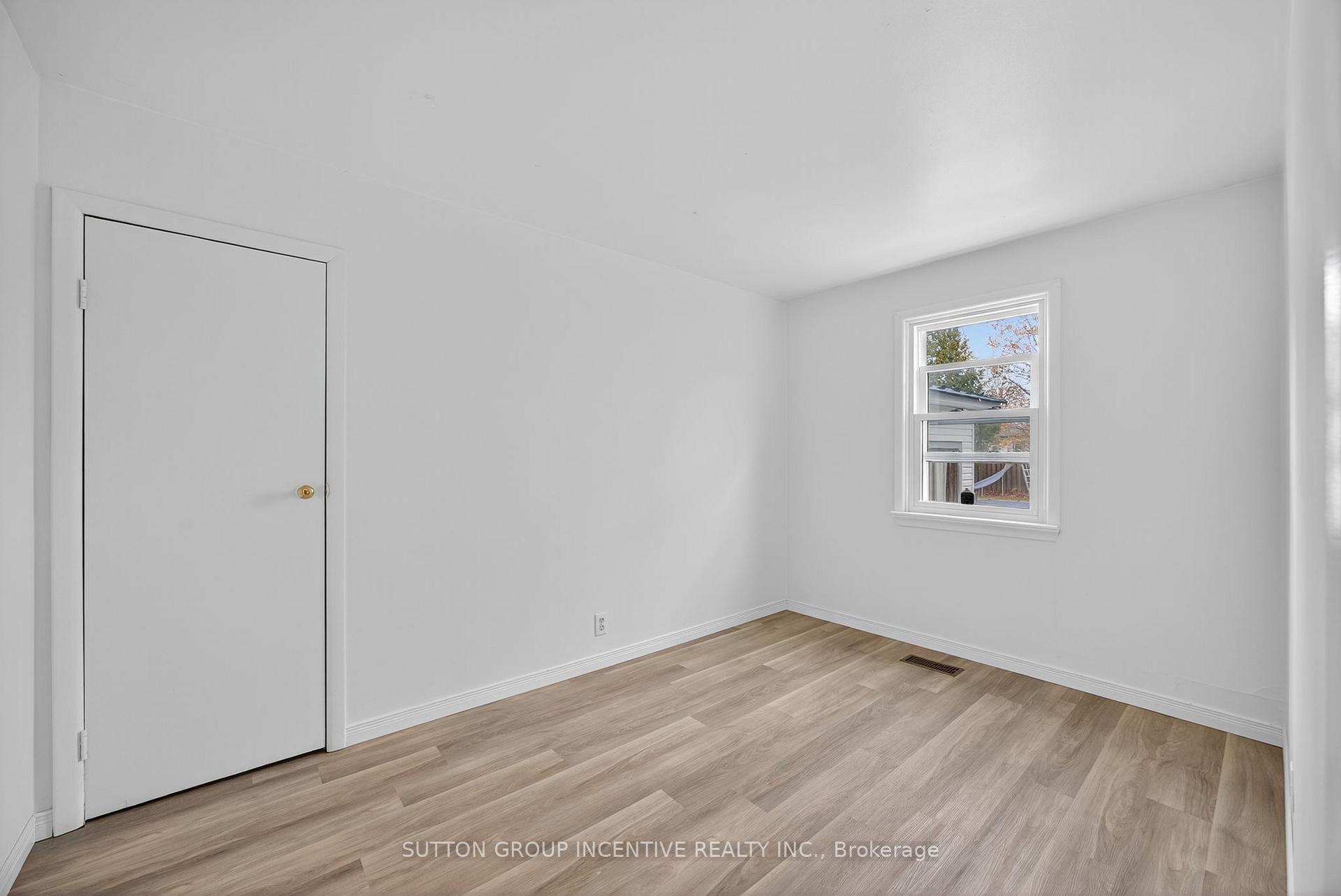 Photo 19 of 2 Derby Street, Orillia — HOMEH