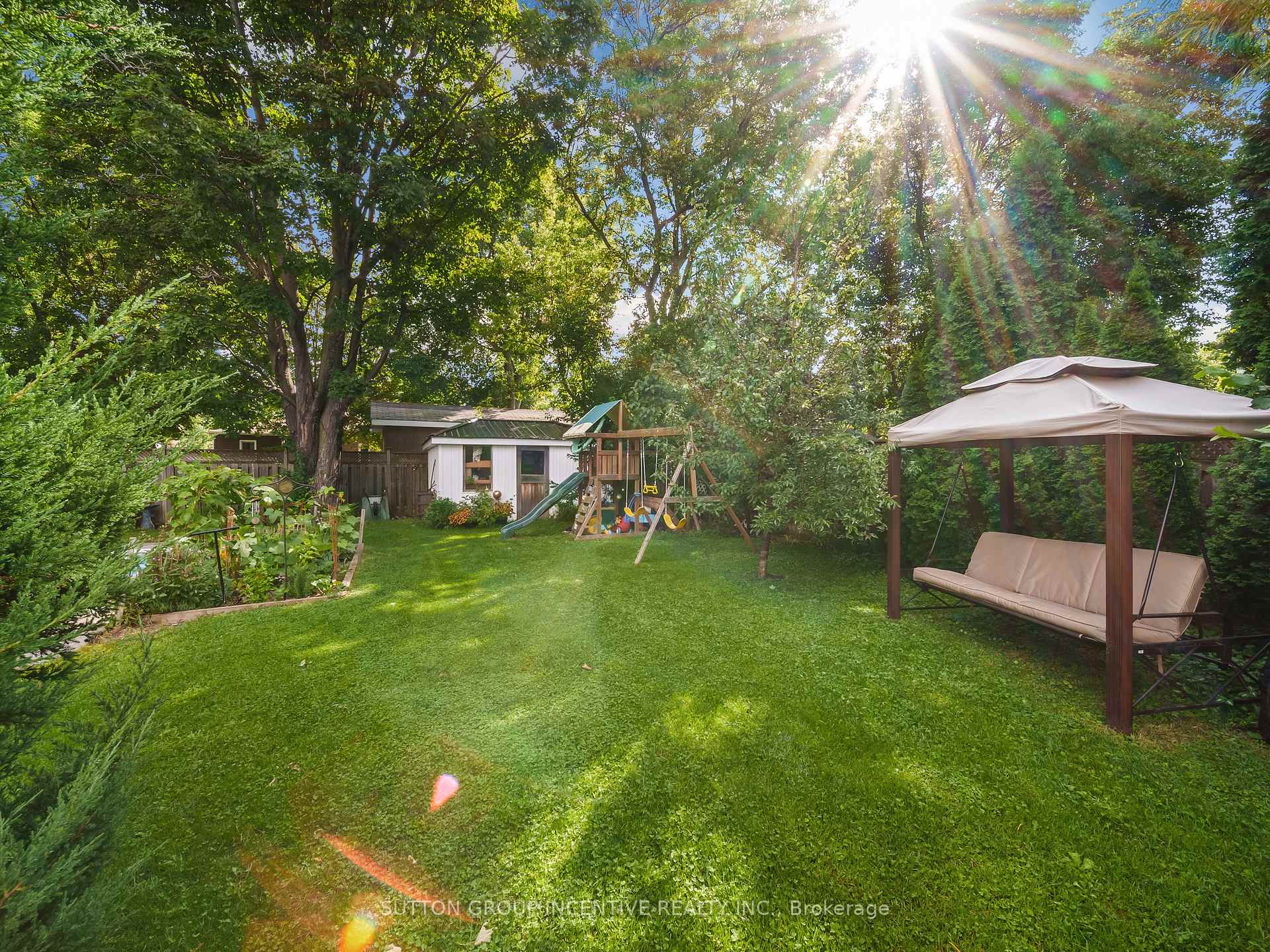 Photo 30 of 2 Derby Street, Orillia — HOMEH