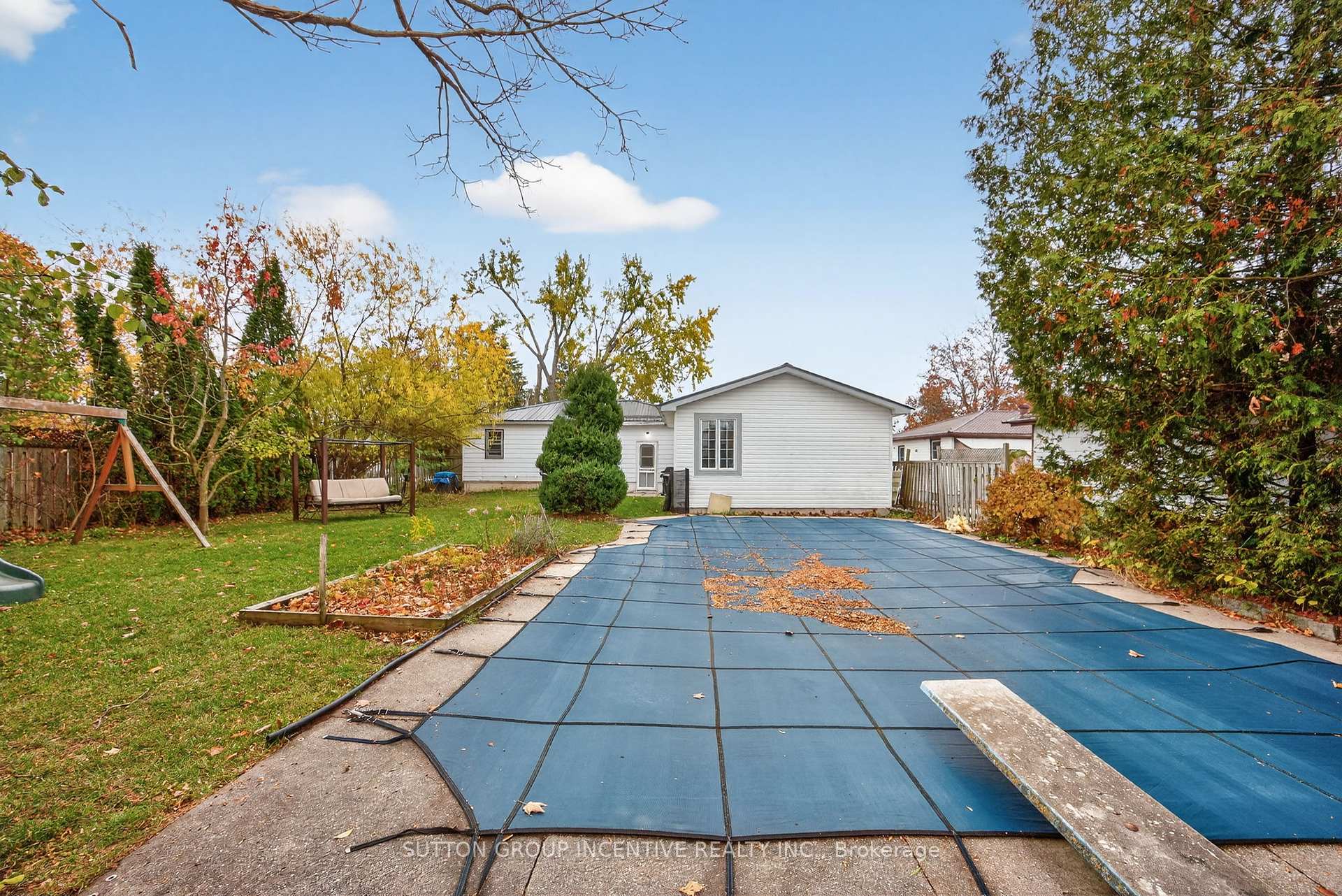 Photo 31 of 2 Derby Street, Orillia — HOMEH