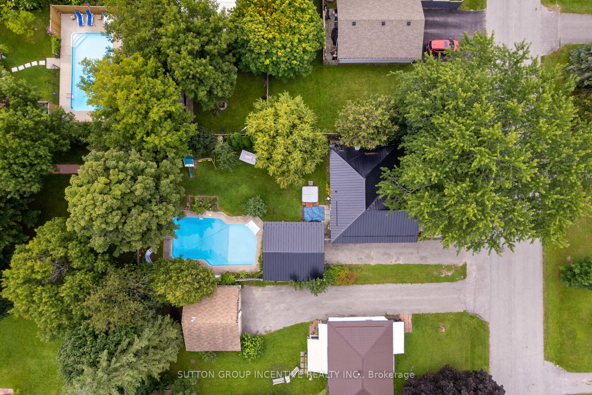 Photo 33 of 2 Derby Street, Orillia — HOMEH
