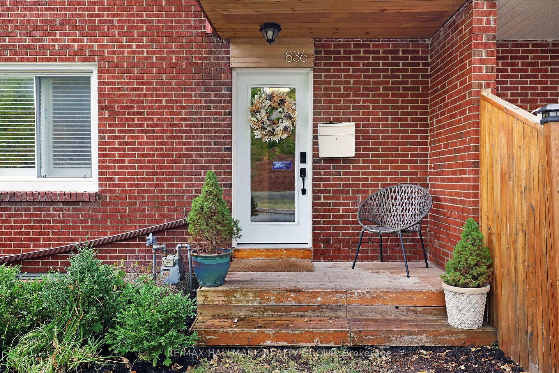 Photo 2 of 836 Borthwick Avenue, Ottawa, Castle Heights/Rideau High — HOMEH
