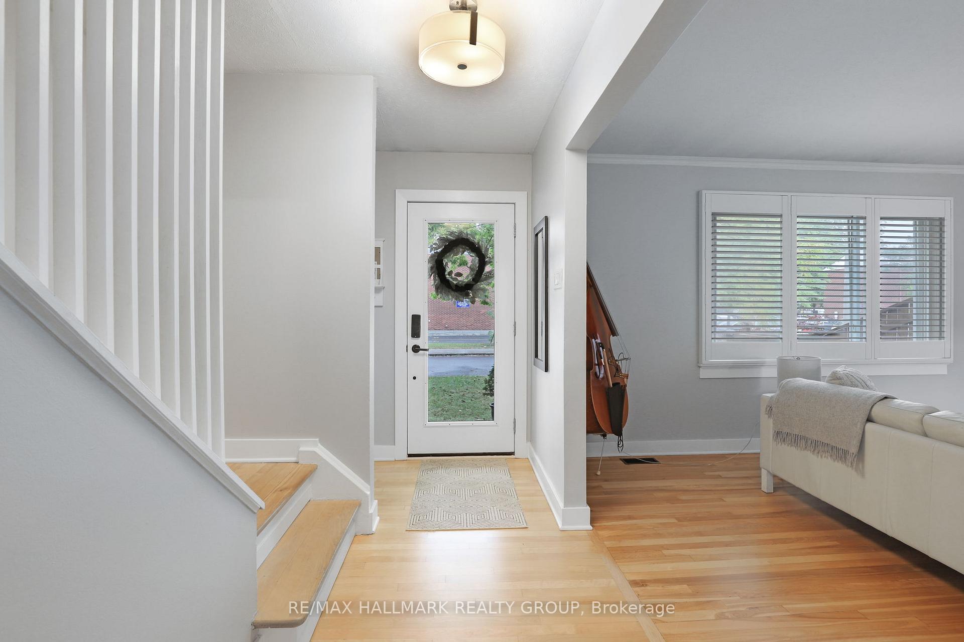 Photo 4 of 836 Borthwick Avenue, Ottawa, Castle Heights/Rideau High — HOMEH