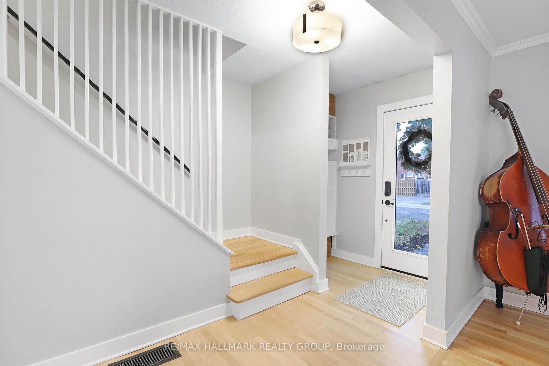 Photo 6 of 836 Borthwick Avenue, Ottawa, Castle Heights/Rideau High — HOMEH