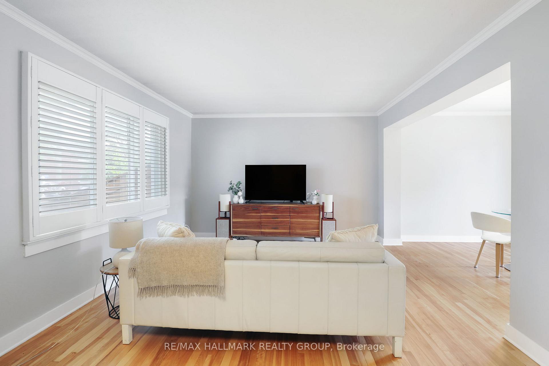Photo 8 of 836 Borthwick Avenue, Ottawa, Castle Heights/Rideau High — HOMEH