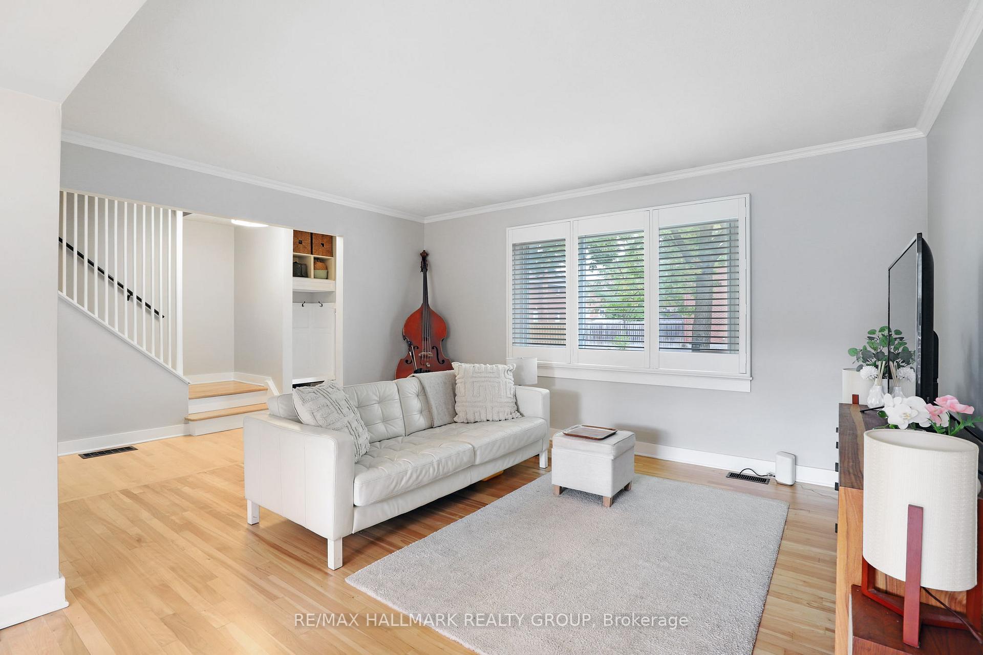 Photo 10 of 836 Borthwick Avenue, Ottawa, Castle Heights/Rideau High — HOMEH