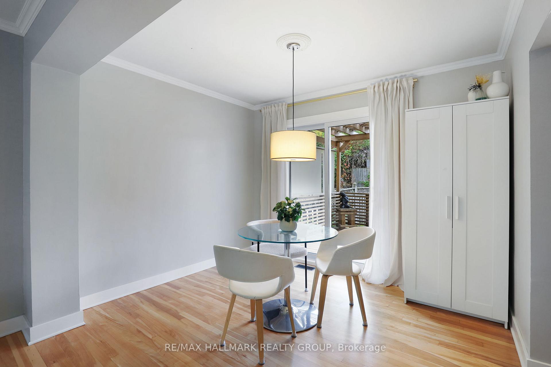 Photo 12 of 836 Borthwick Avenue, Ottawa, Castle Heights/Rideau High — HOMEH