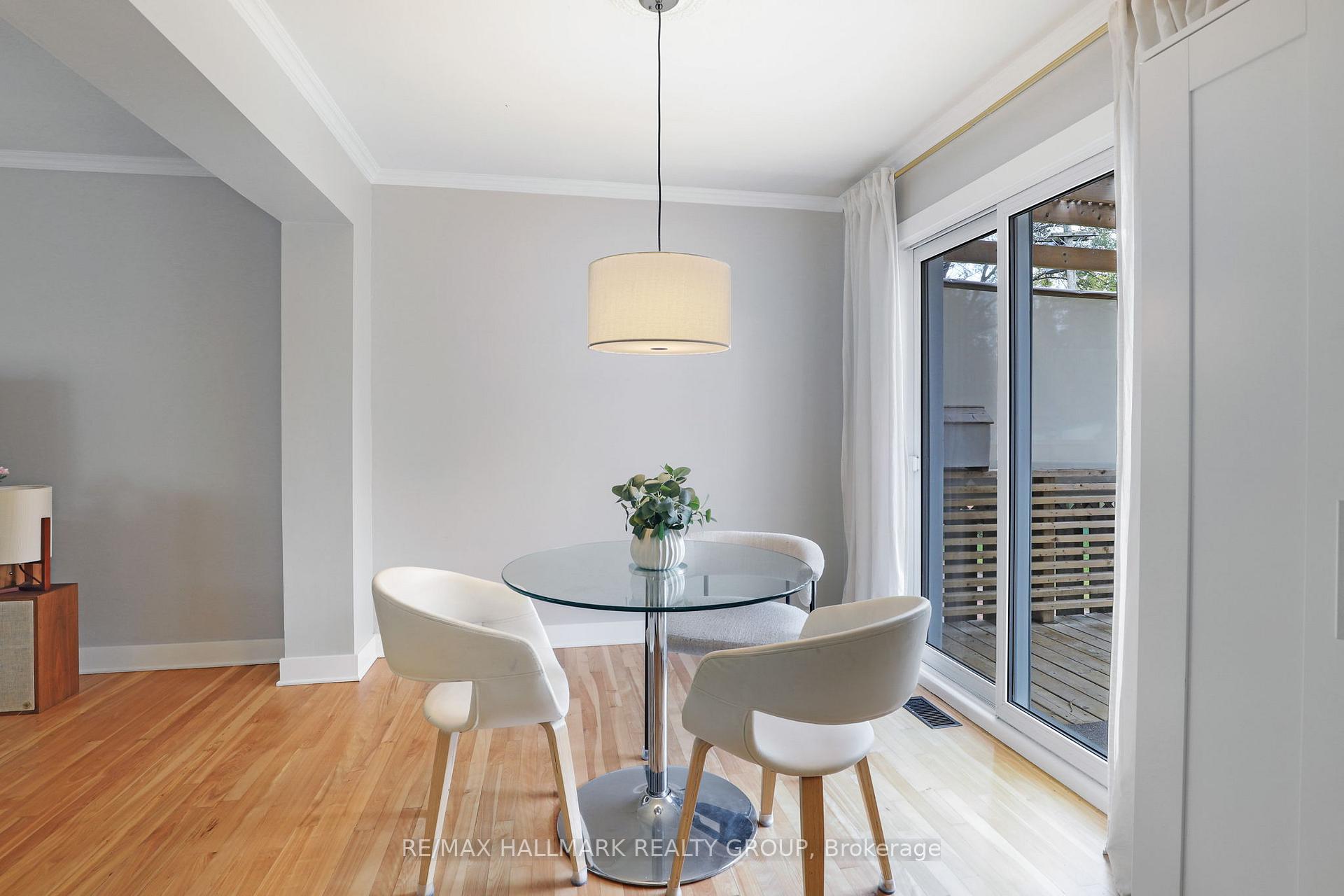 Photo 13 of 836 Borthwick Avenue, Ottawa, Castle Heights/Rideau High — HOMEH
