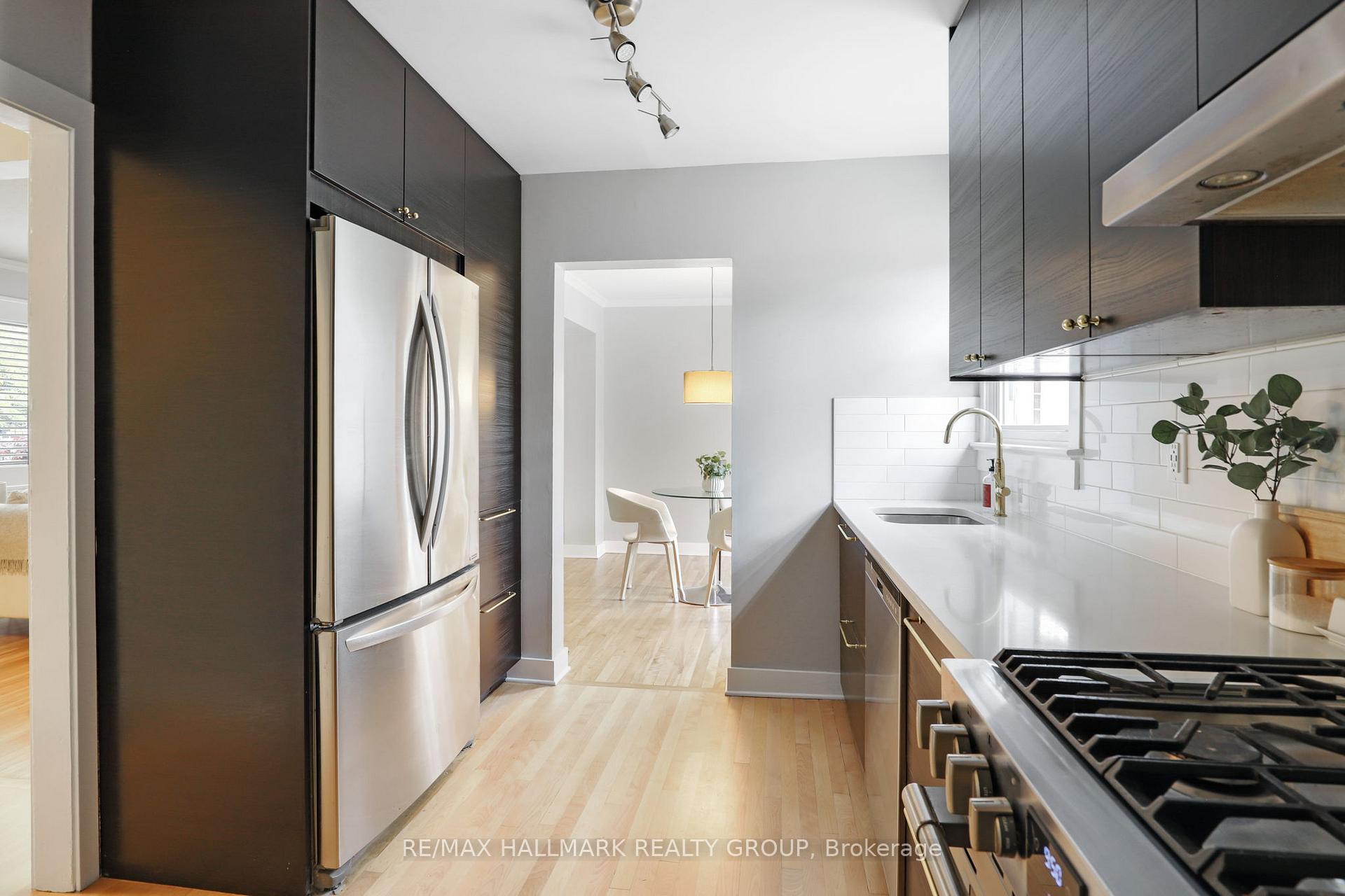 Photo 14 of 836 Borthwick Avenue, Ottawa, Castle Heights/Rideau High — HOMEH