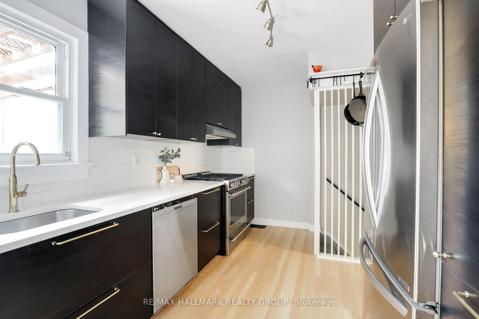 Photo 17 of 836 Borthwick Avenue, Ottawa, Castle Heights/Rideau High — HOMEH