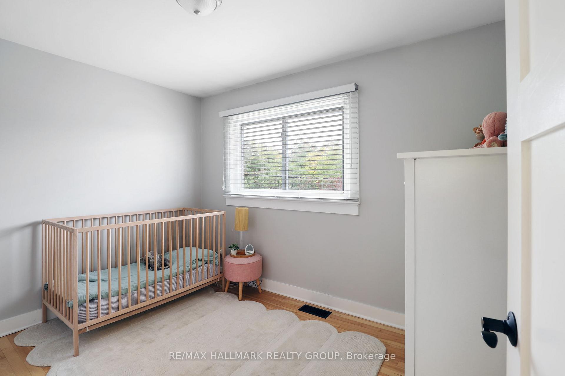 Photo 23 of 836 Borthwick Avenue, Ottawa, Castle Heights/Rideau High — HOMEH