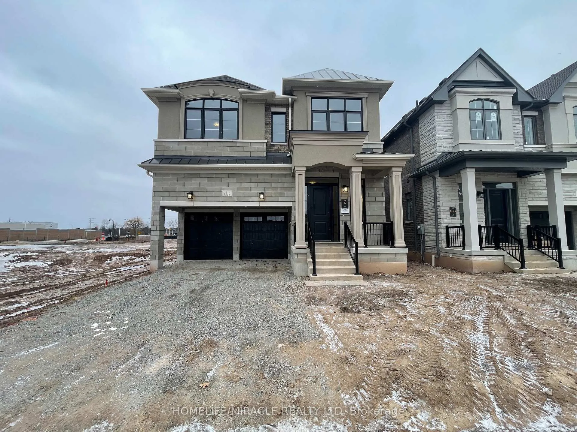 Photo 3 of 1228 Queens Plate Road, Oakville, Glen Abbey — HOMEH