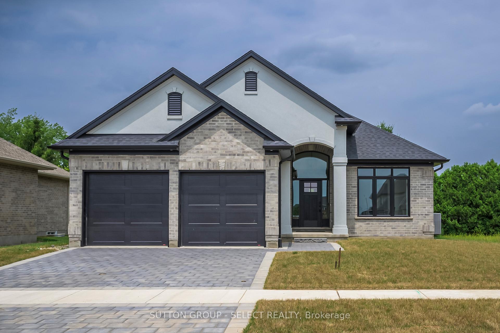 Photo 1 of 17 Spruce Crescent, North Middlesex, Parkhill — HOMEH