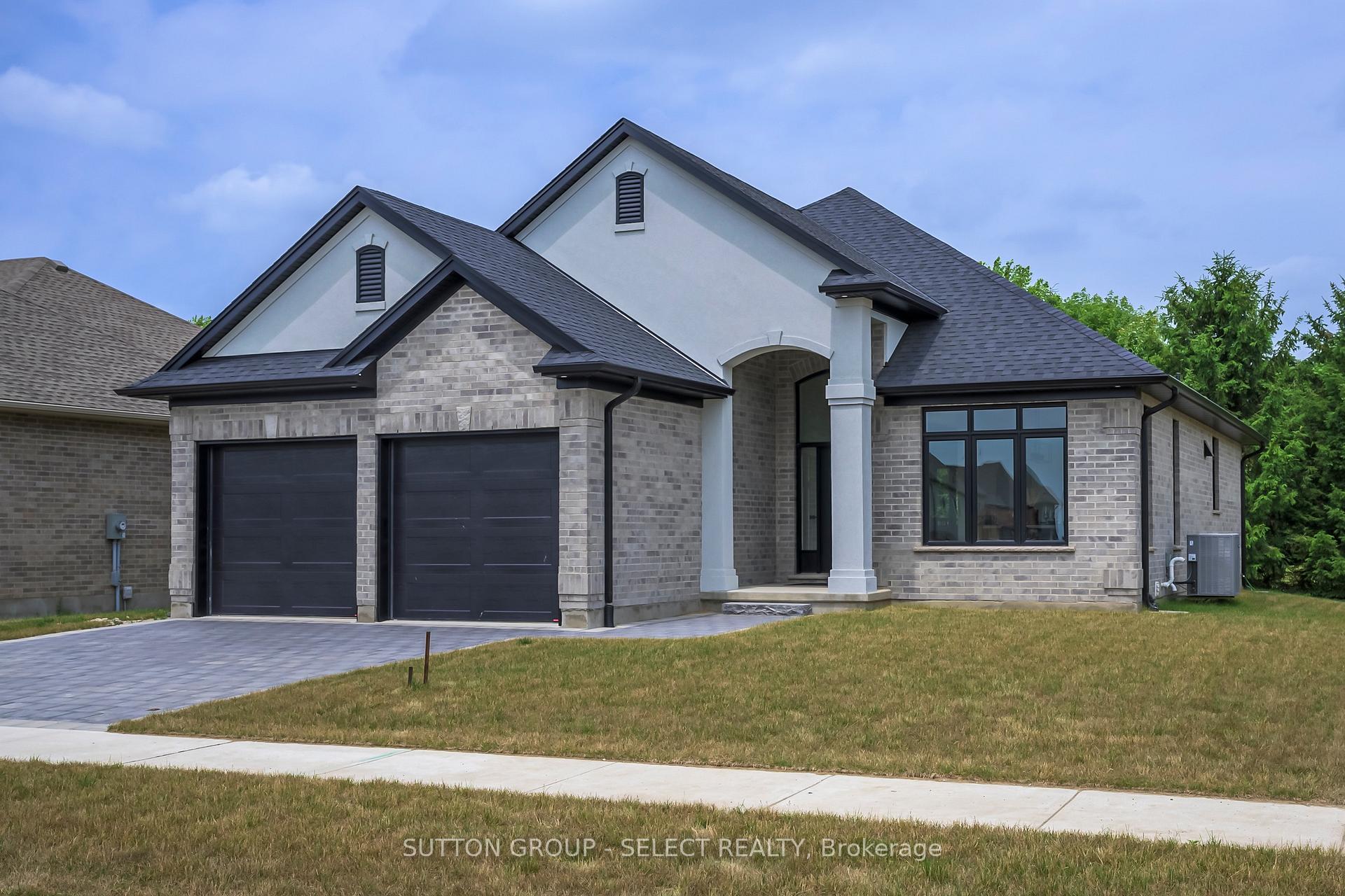 Photo 2 of 17 Spruce Crescent, North Middlesex, Parkhill — HOMEH