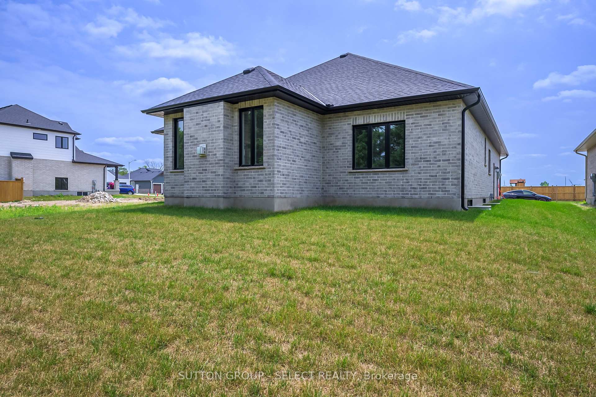 Photo 5 of 17 Spruce Crescent, North Middlesex, Parkhill — HOMEH
