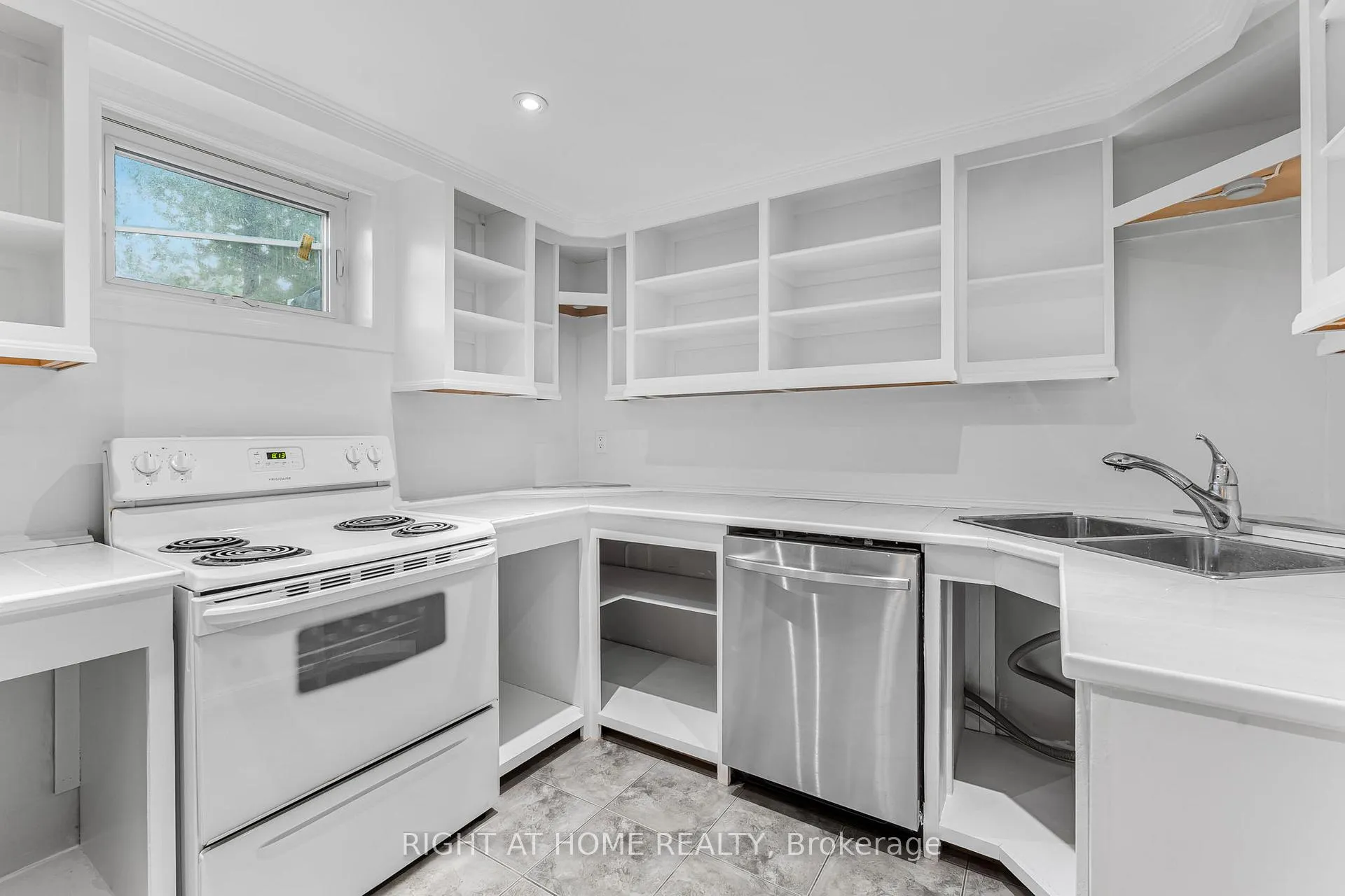 Photo 9 of Unit Lower, 6874 Waters Avenue, Niagara Falls, Arad/Fallsview — HOMEH