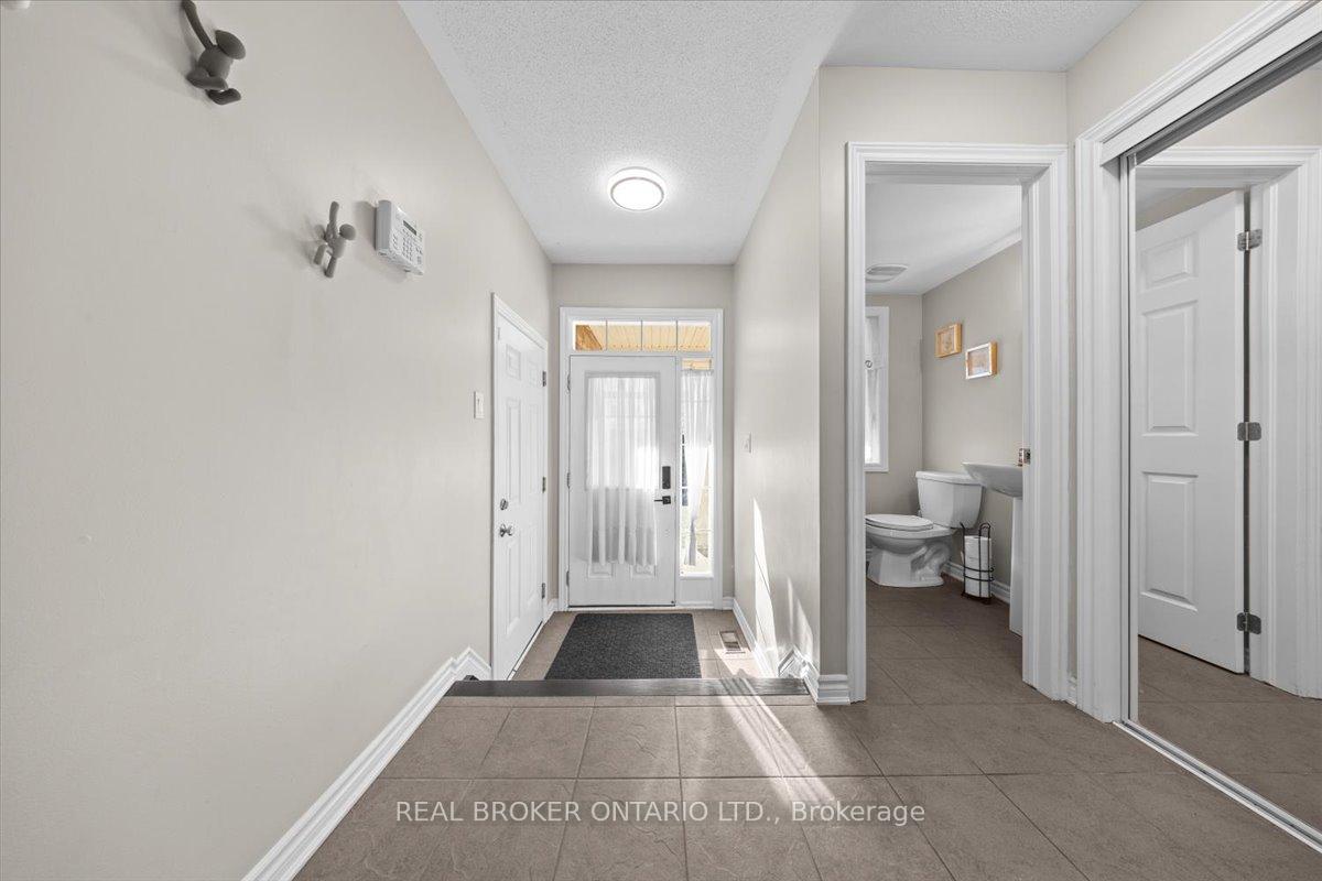 Photo 2 of 504 Broadleaf Street, Ottawa, Avalon West — HOMEH